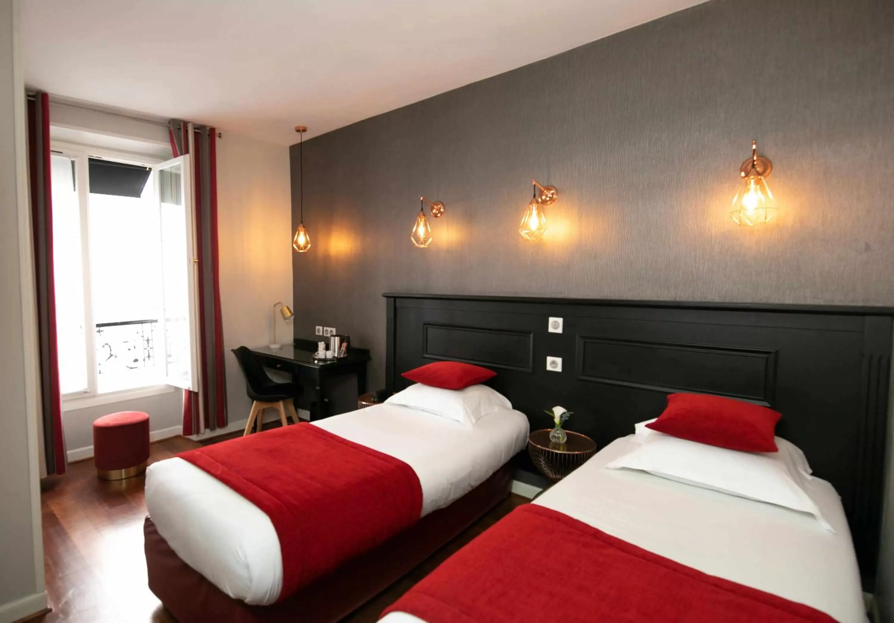 Interconnecting Room (3 people) in Hôtel Eiffel Rive Gauche