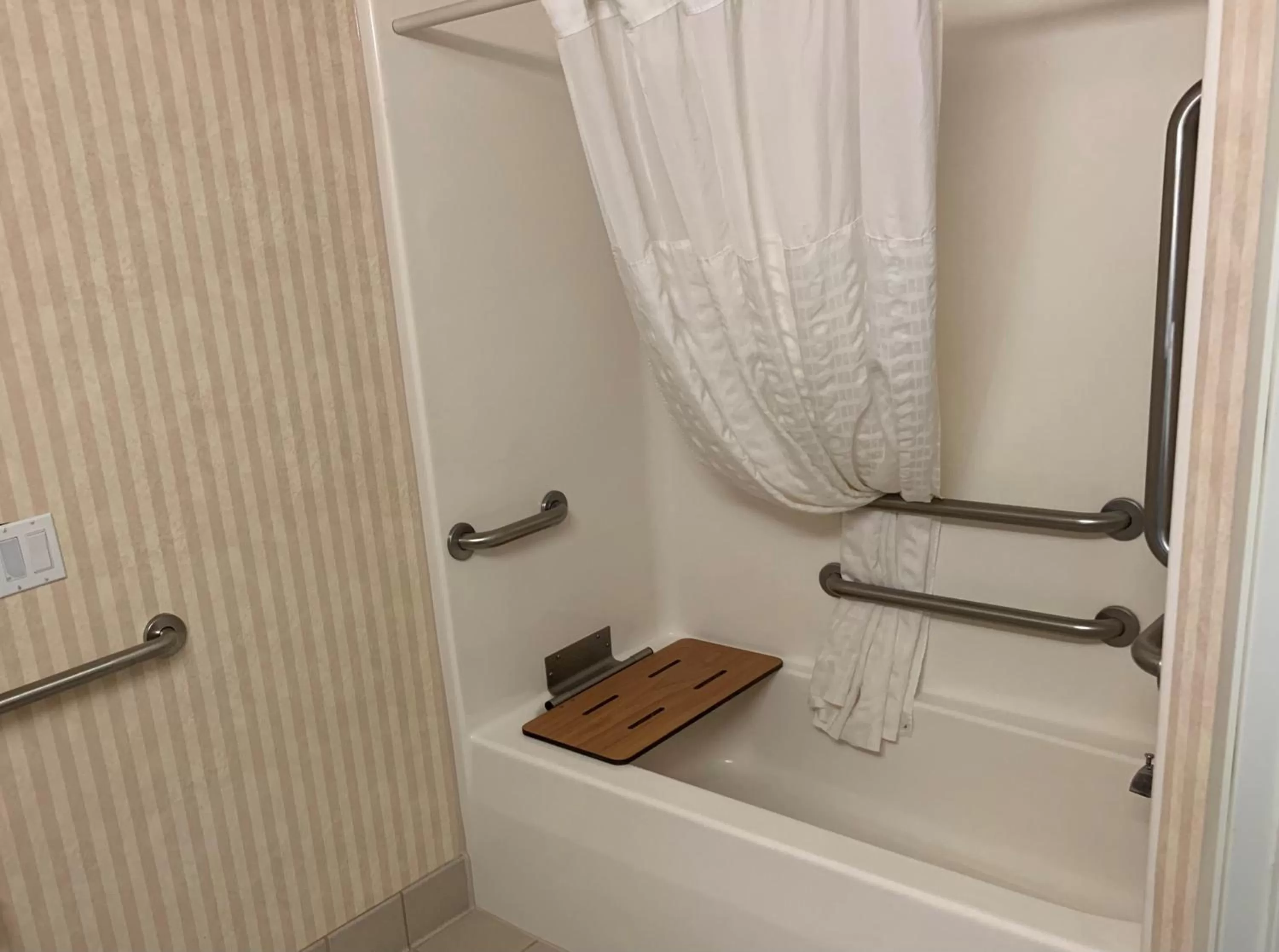 Queen Room - Mobility Accessible/Pet Friendly/ Non-Smoking in AmericInn by Wyndham Rochester