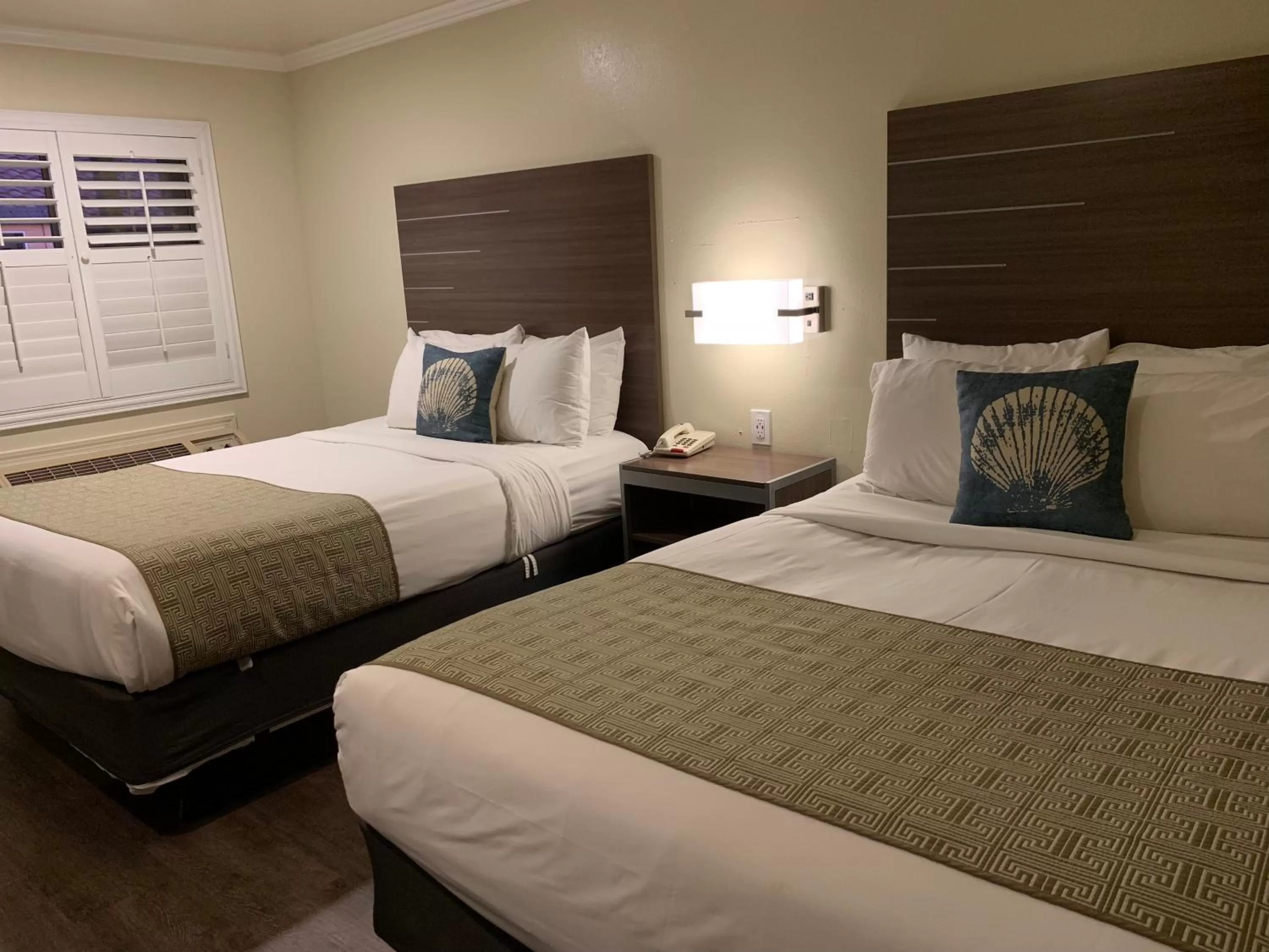 Queen Room with Two Queen Beds - Disability Access in El Castell Motel