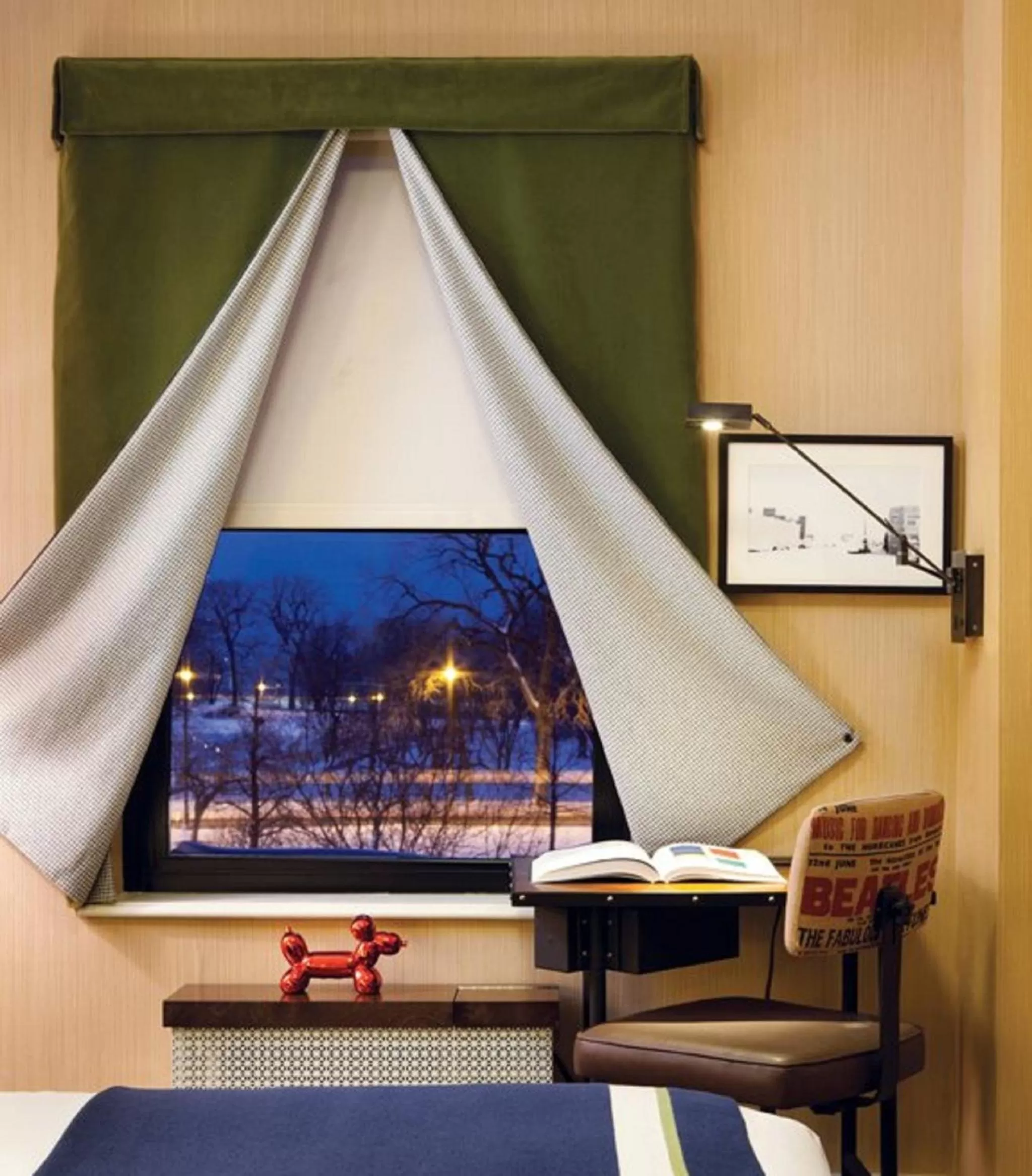 Double Room with Two Double Beds and Lake View in Hotel Lincoln