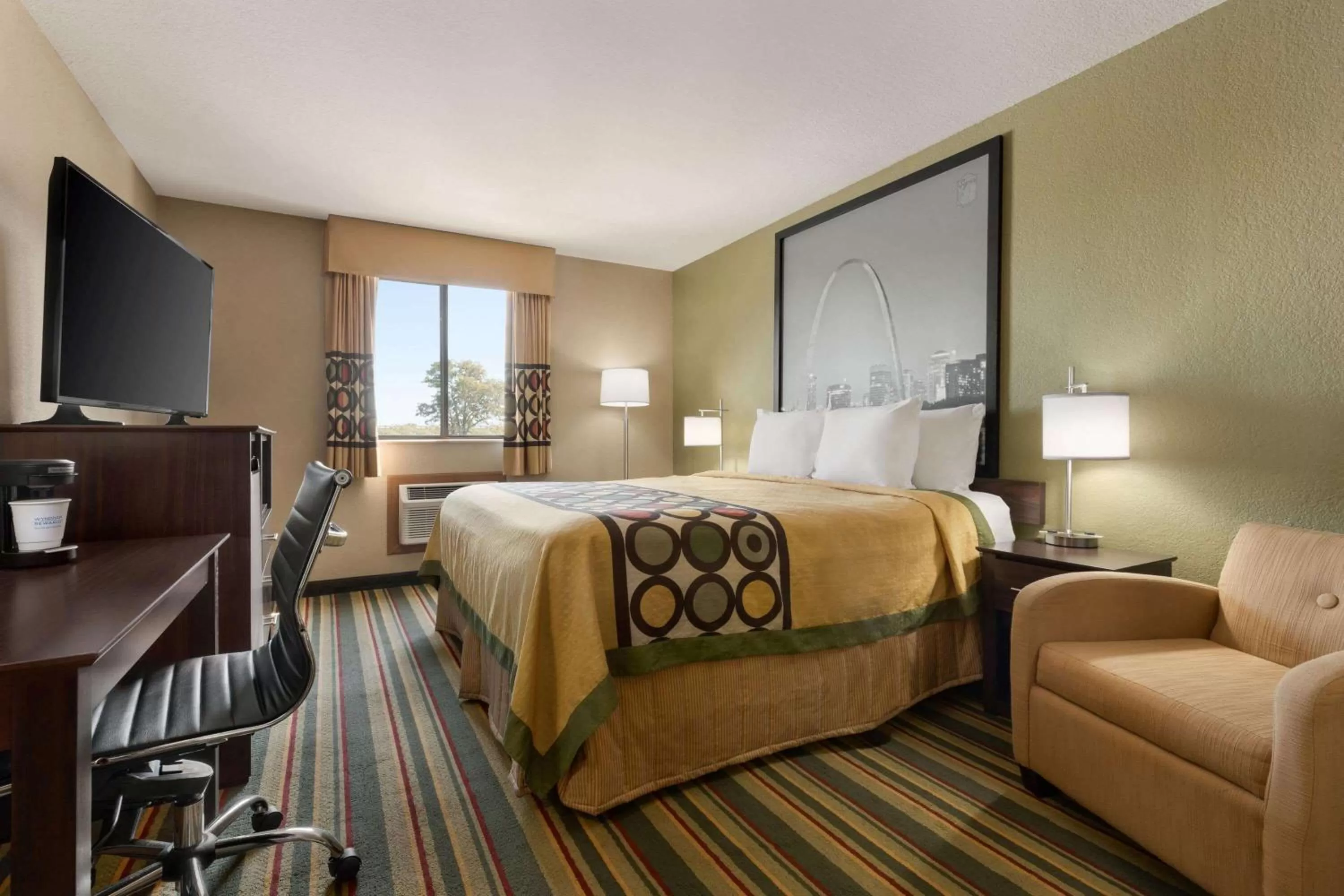 King Room - Disability Access/Non-Smoking in Super 8 by Wyndham Sikeston/Miner Area