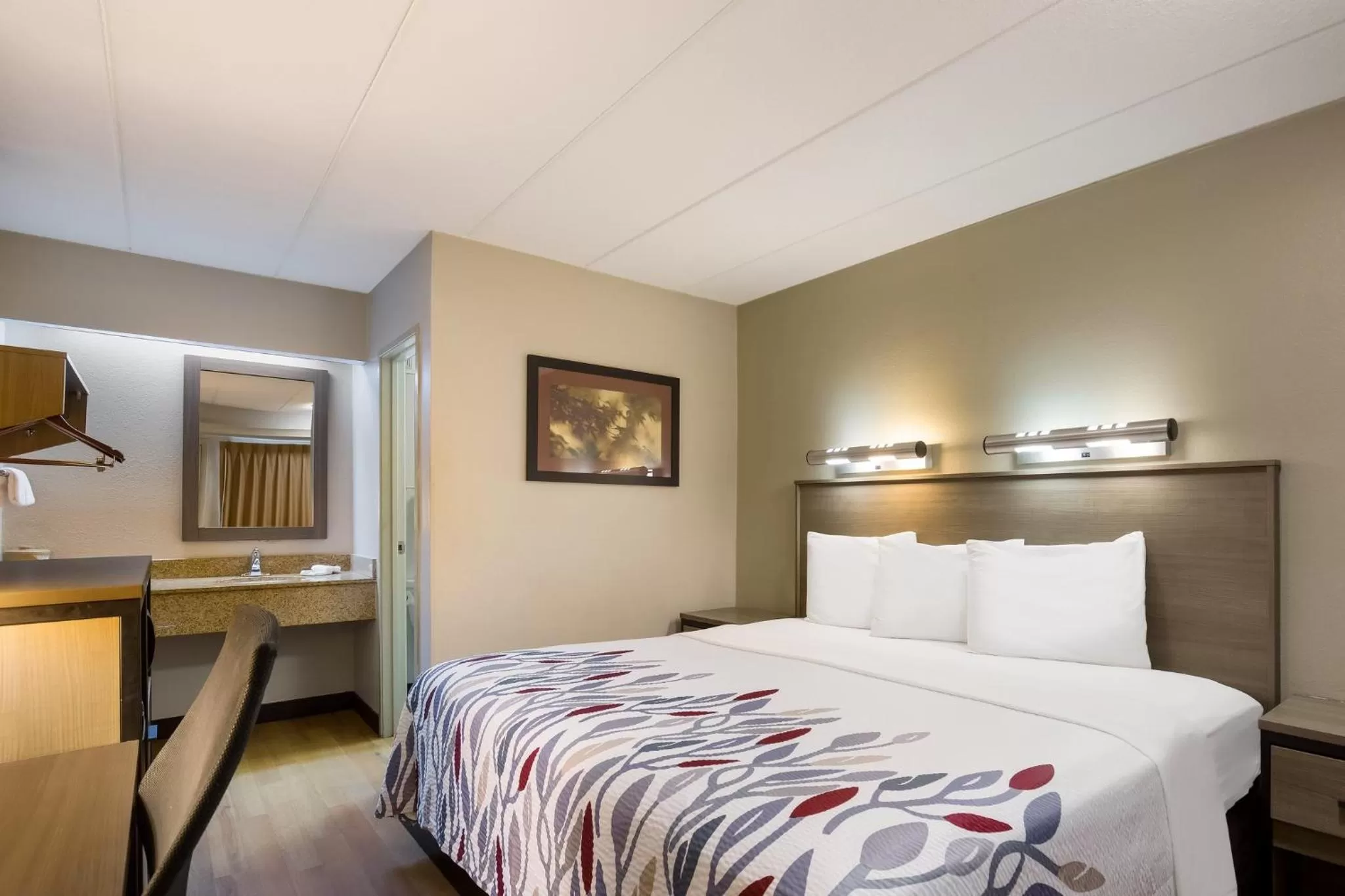 Deluxe King Room Smoke Free in Red Roof Inn Wilkes-Barre Arena