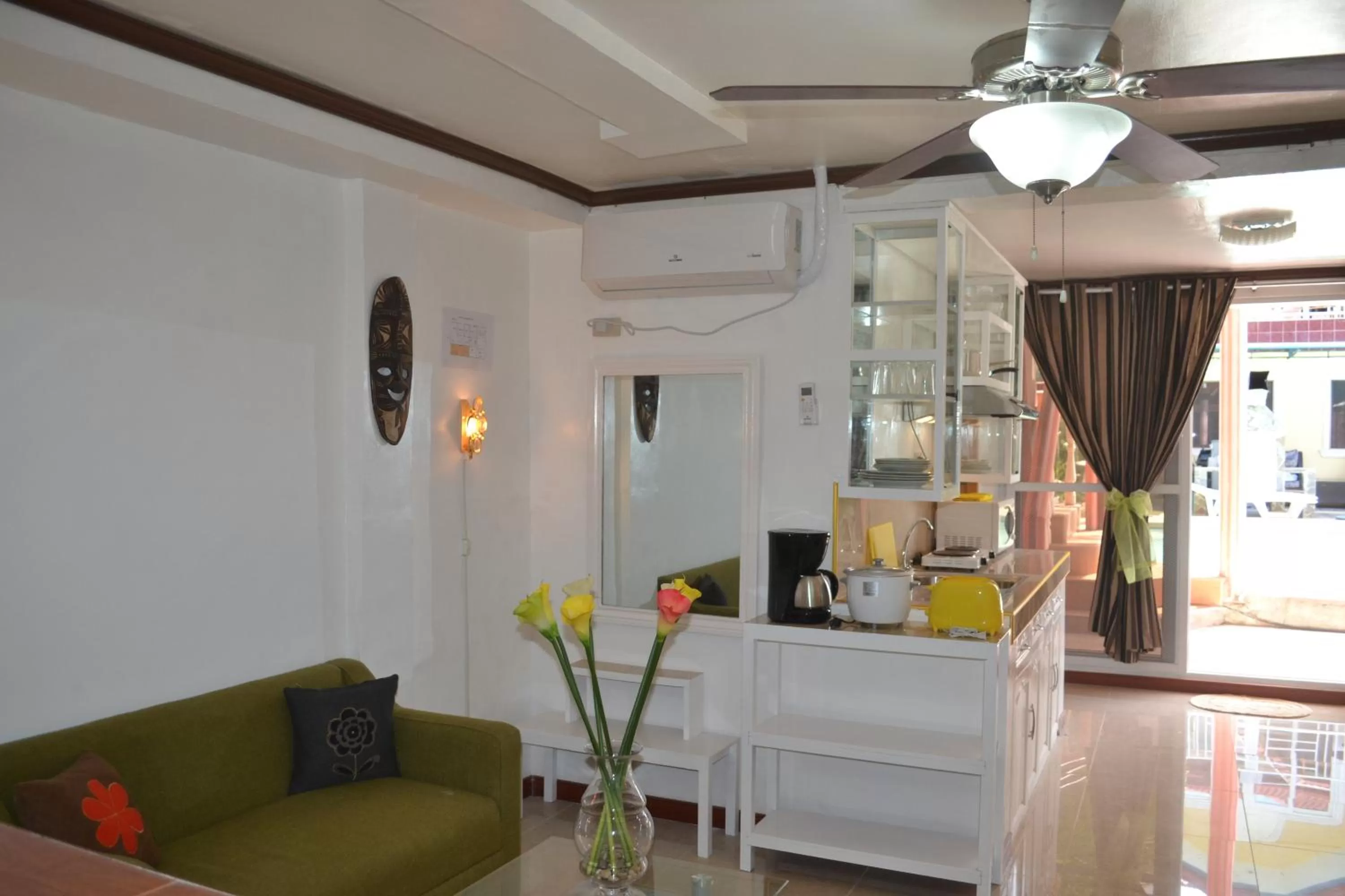 Queen Suite with Pool View in Villa Prescilla