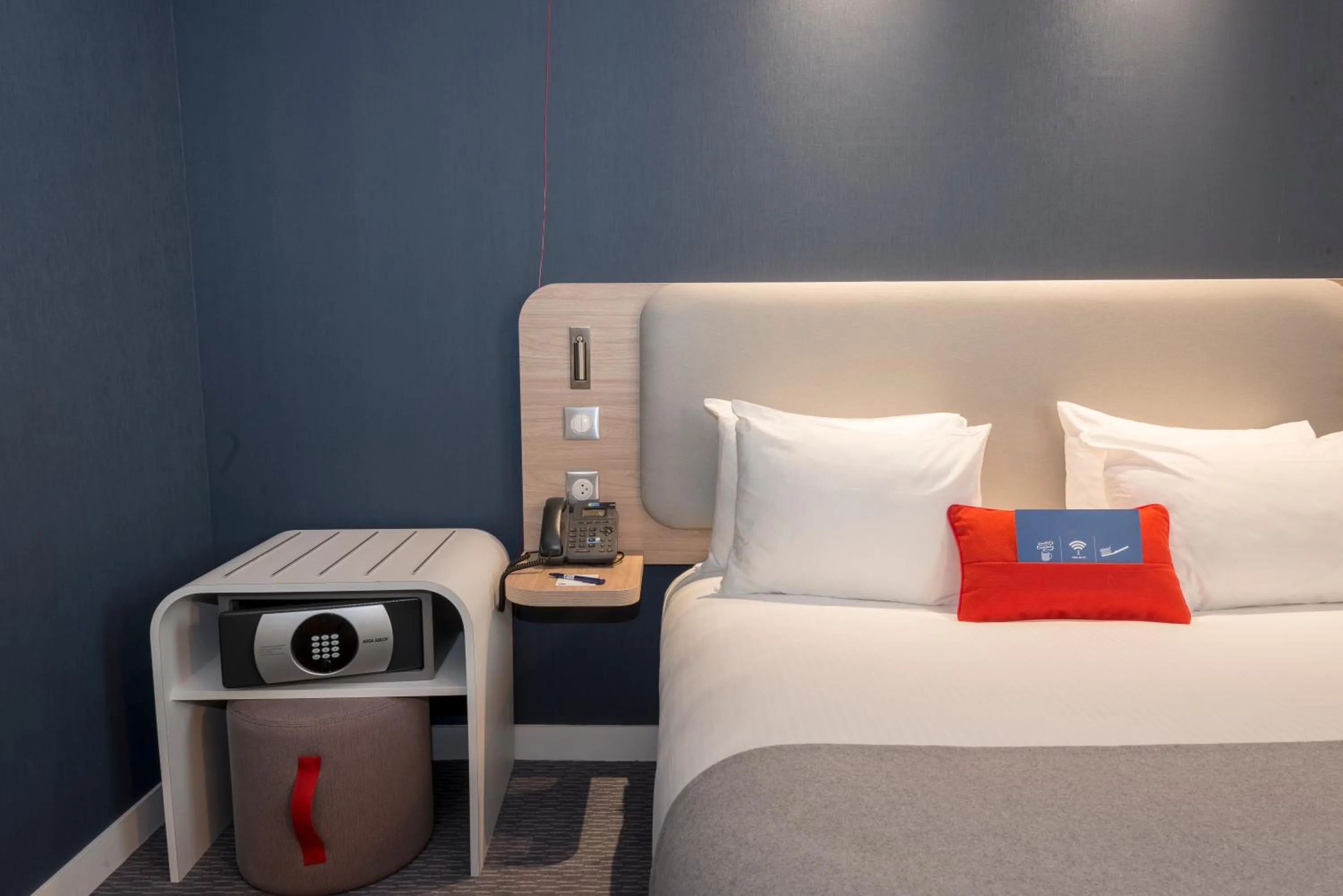 Standard Double Room - Mobility Access in Holiday Inn Express Paris - Velizy by IHG