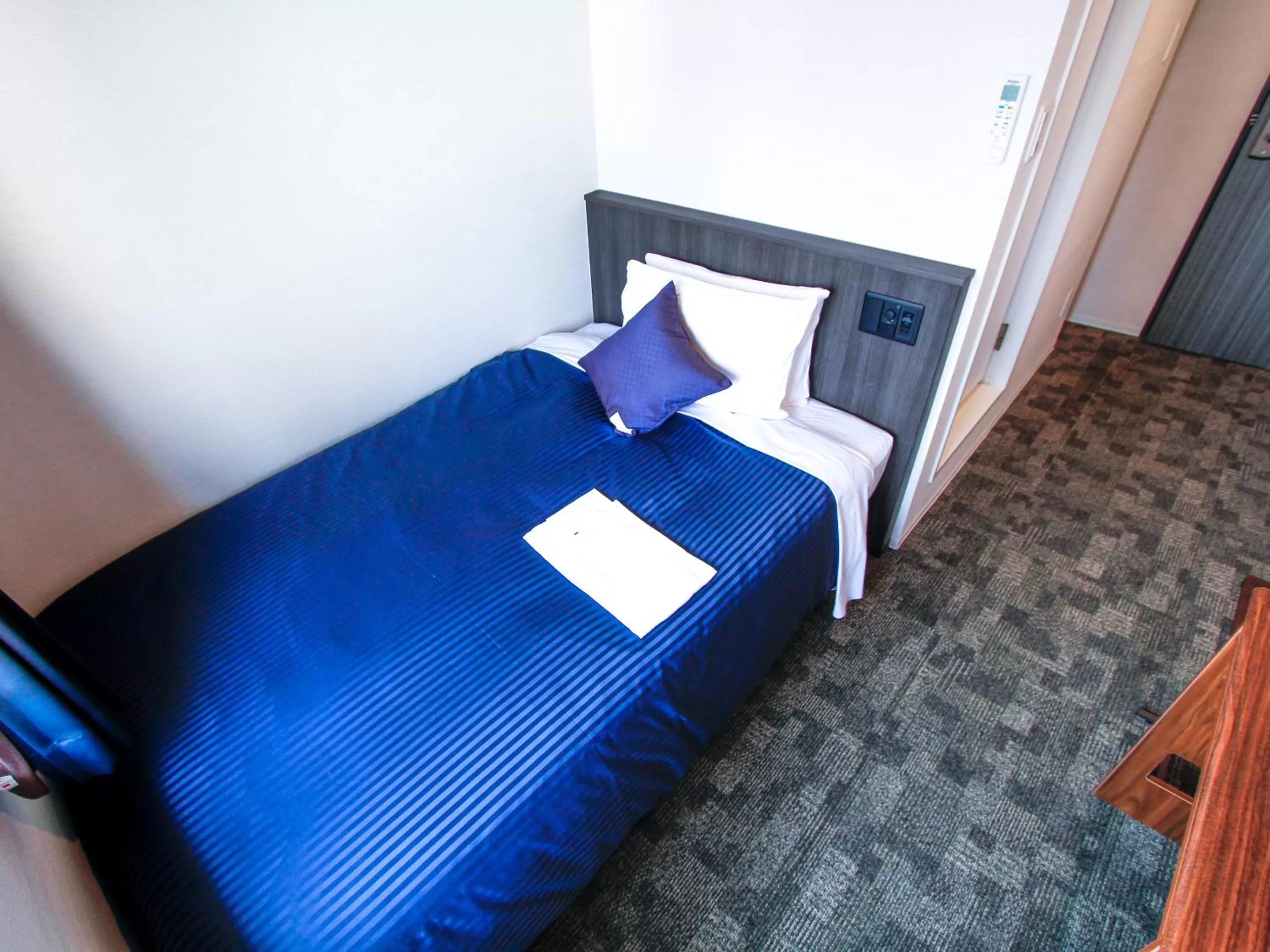 Double Room with Small Double Bed - Non-Smoking in HOTEL LiVEMAX Osaka Yodoyabashi