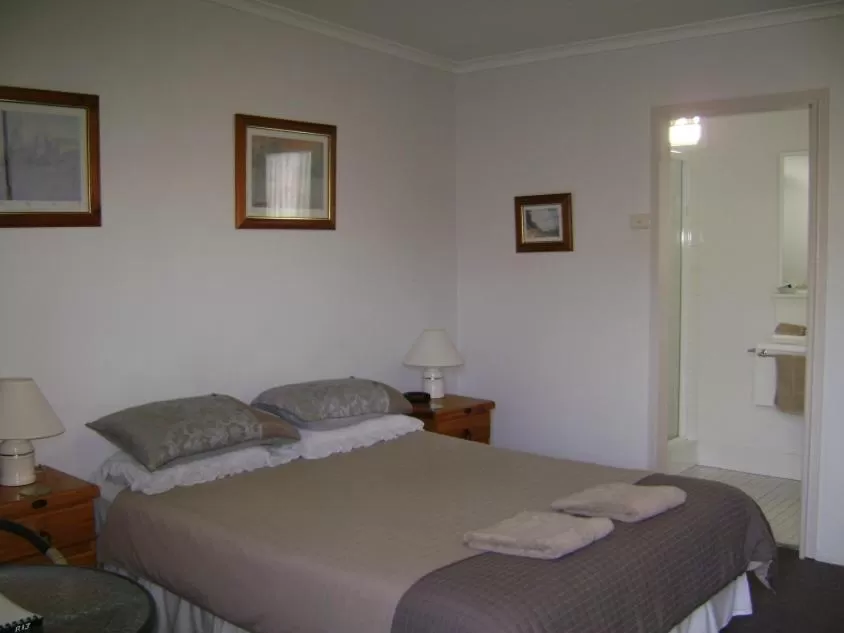 Superior Suite in River Park Motor Inn