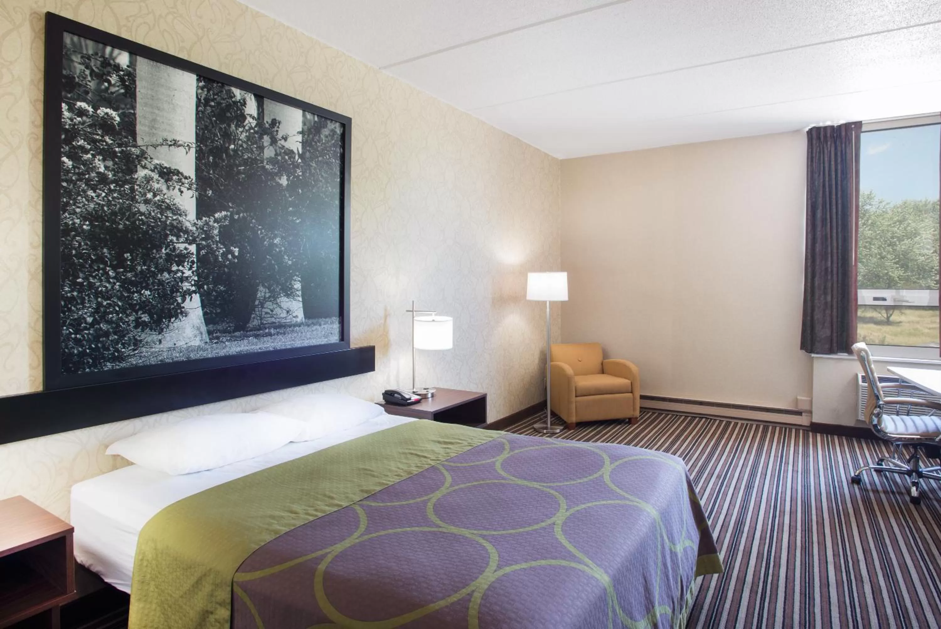 1 Queen Bed Room with Kitchenette in Super 8 by Wyndham Plattsburgh