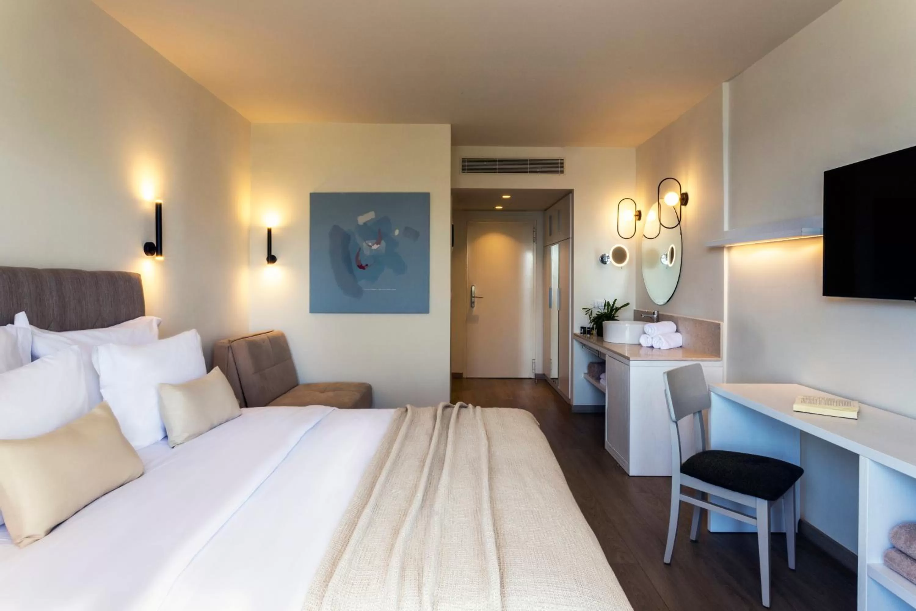 Junior Suite City View in KoSea Boutique Hotel