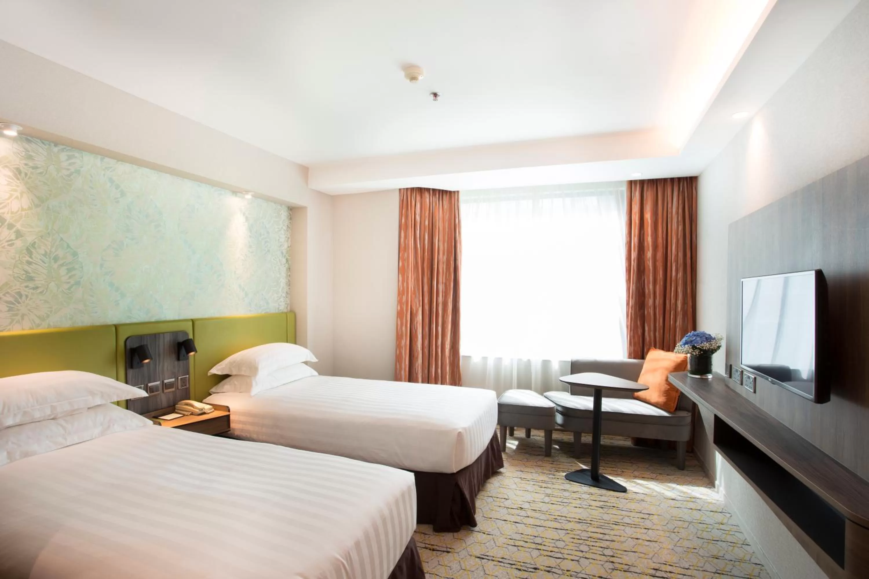 Premier Earth with Twin Beds in Wharney Hotel