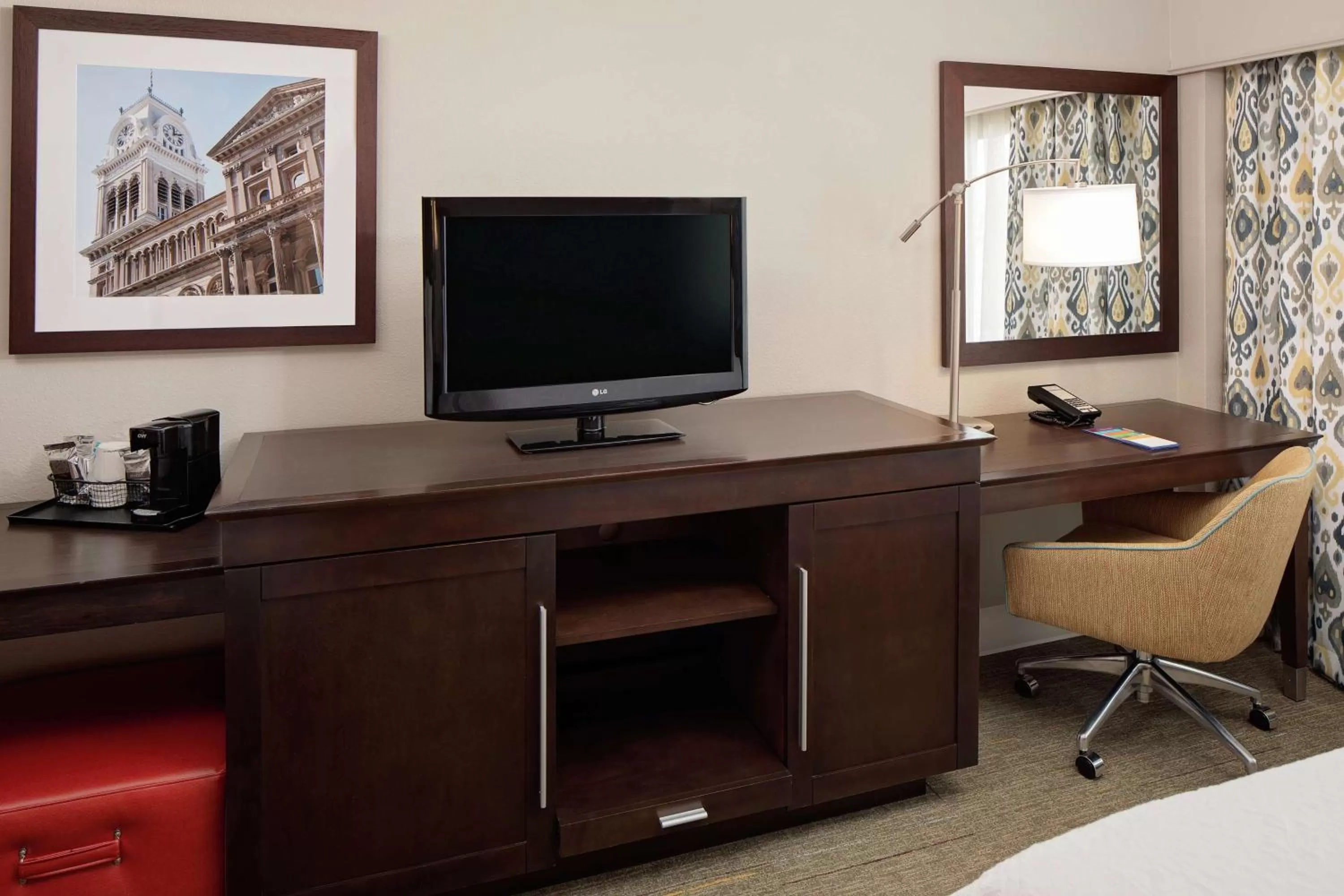 Queen Room - Non-Smoking in Hampton Inn Louisville Downtown