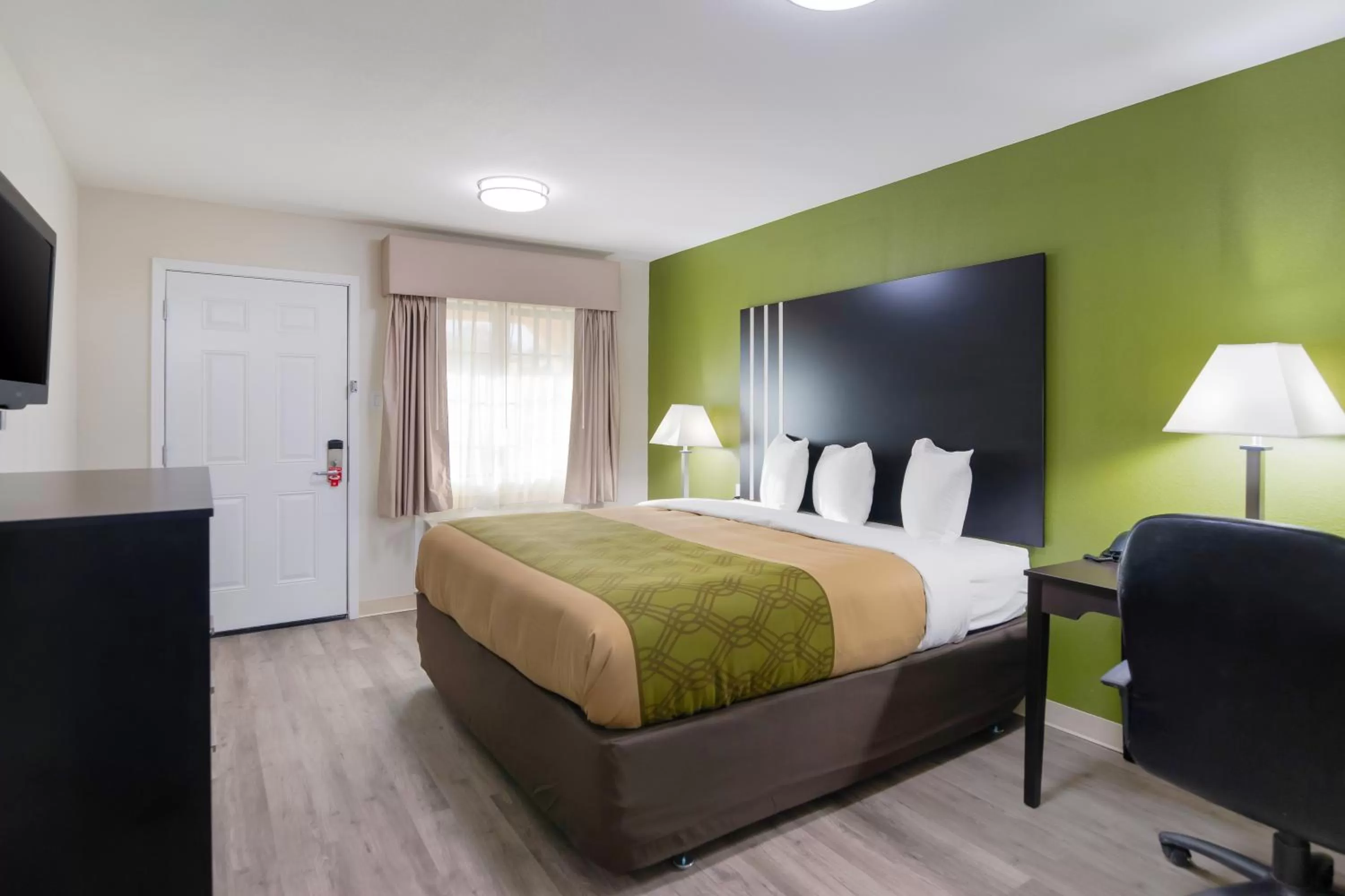 King Room - Smoking in Super 8 by Wyndham Palestine TX