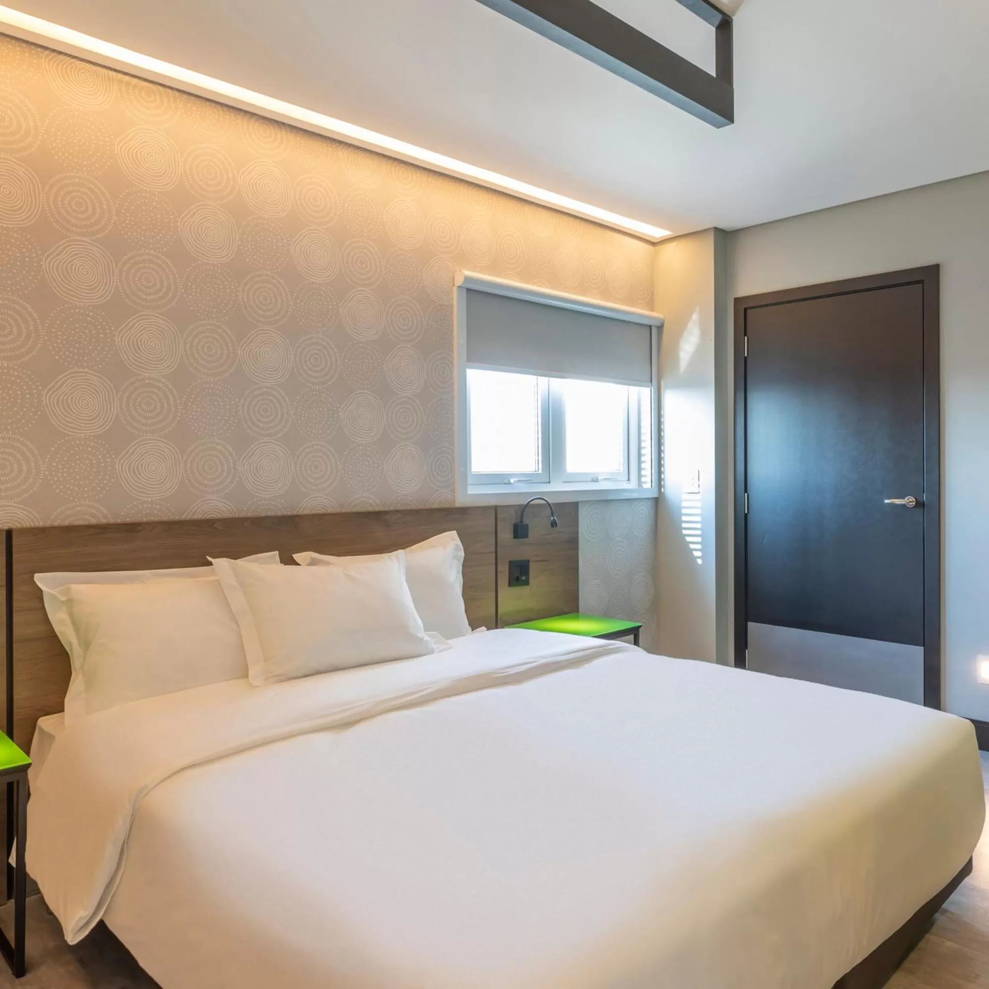 Standard PwD Disability Access - single occupancy - 1 King Bed in Tru By Hilton Criciúma