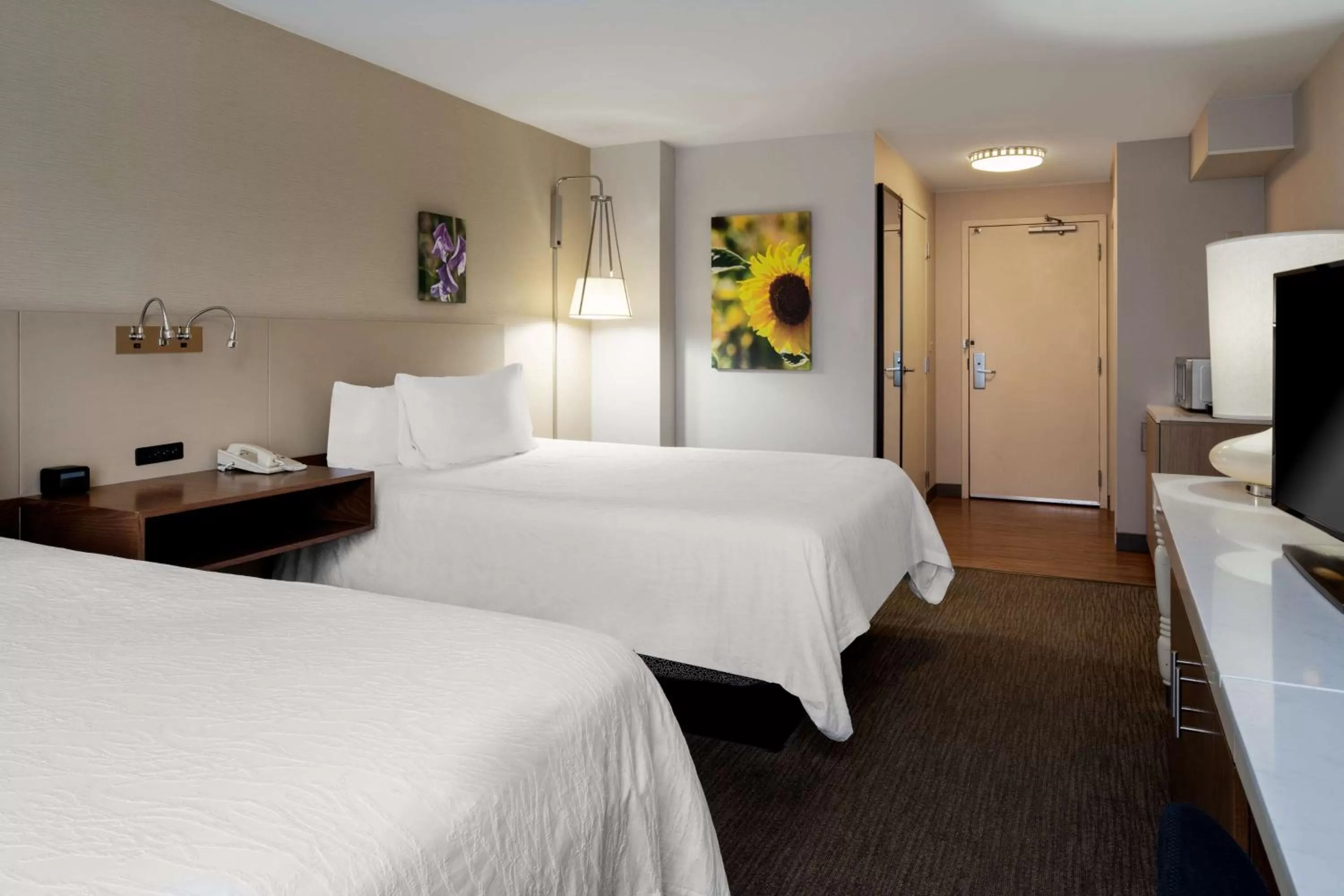 Premium Queen Room with Two Queen Beds in Hilton Garden Inn Folsom