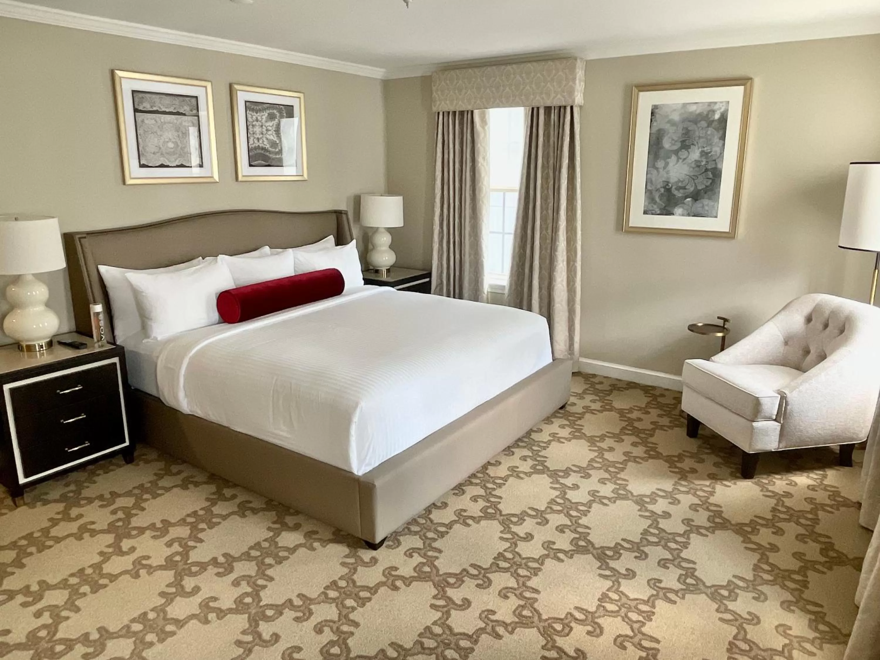 Deluxe King Room in Henley Park Hotel