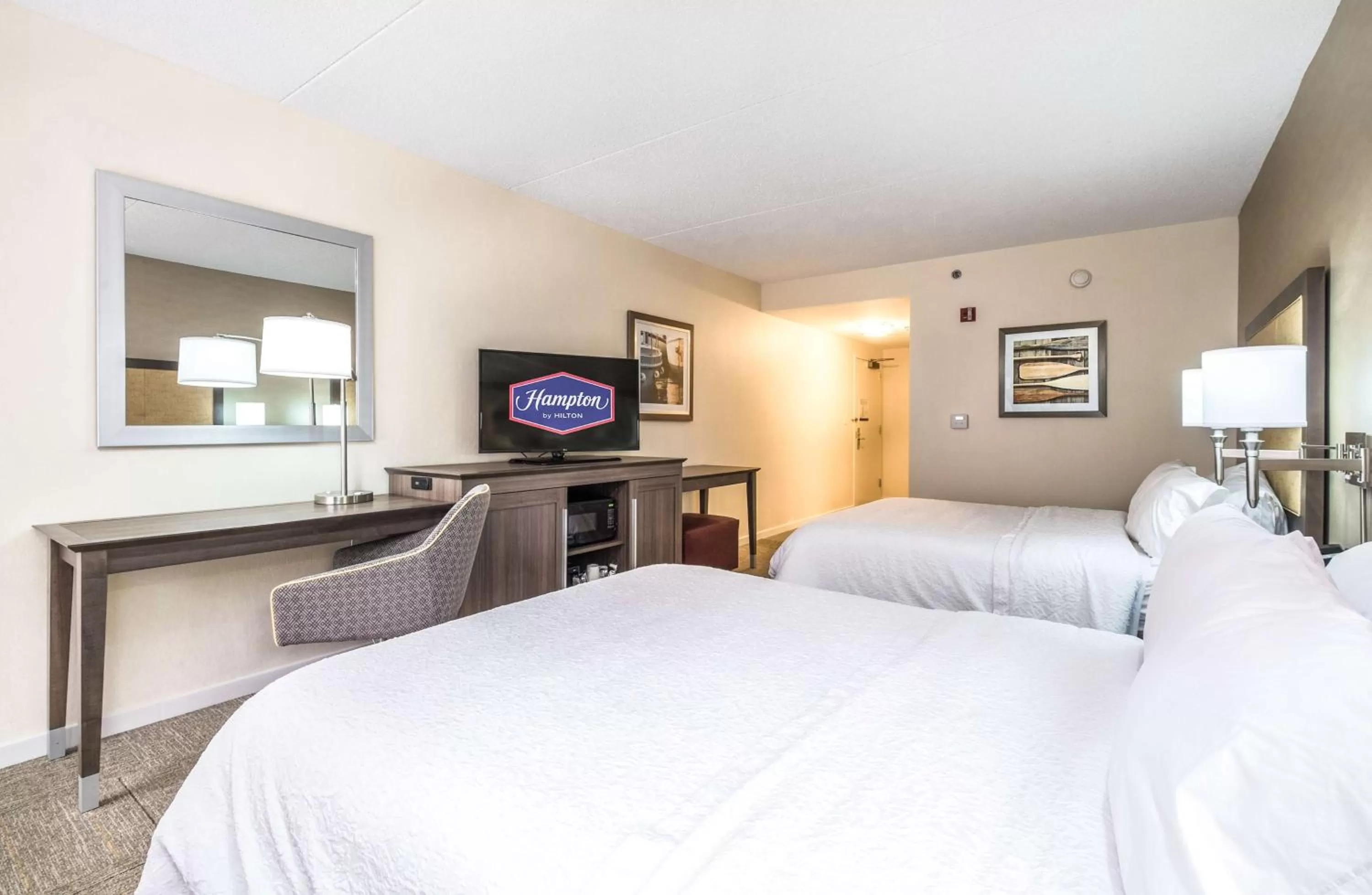 Queen Room with Two Queen Beds - Hearing Access/Non-Smoking in Hampton Inn Freeport/Brunswick
