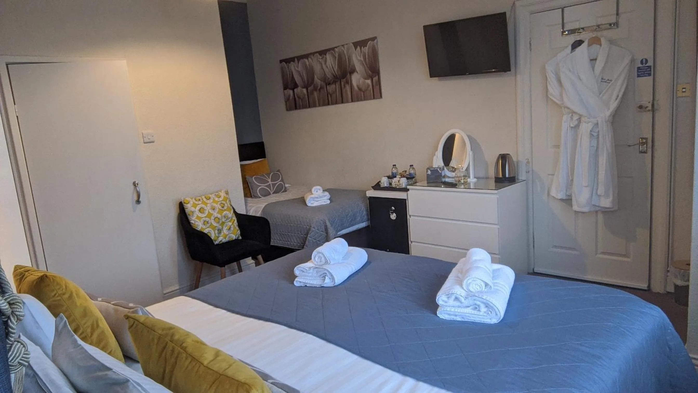 Standard Triple Room in Ebor Lodge