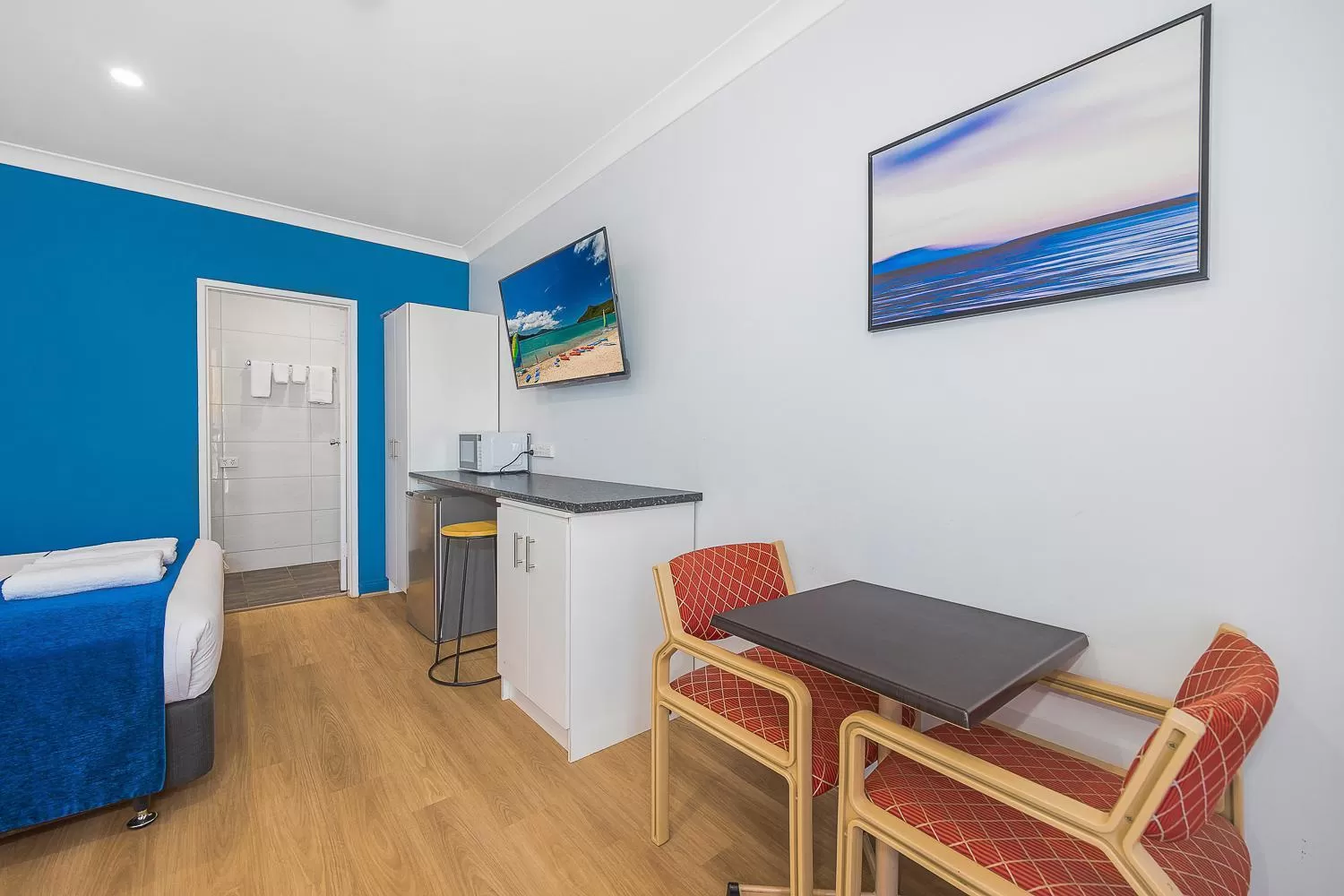 Deluxe Motel Room in Plainsman Motel