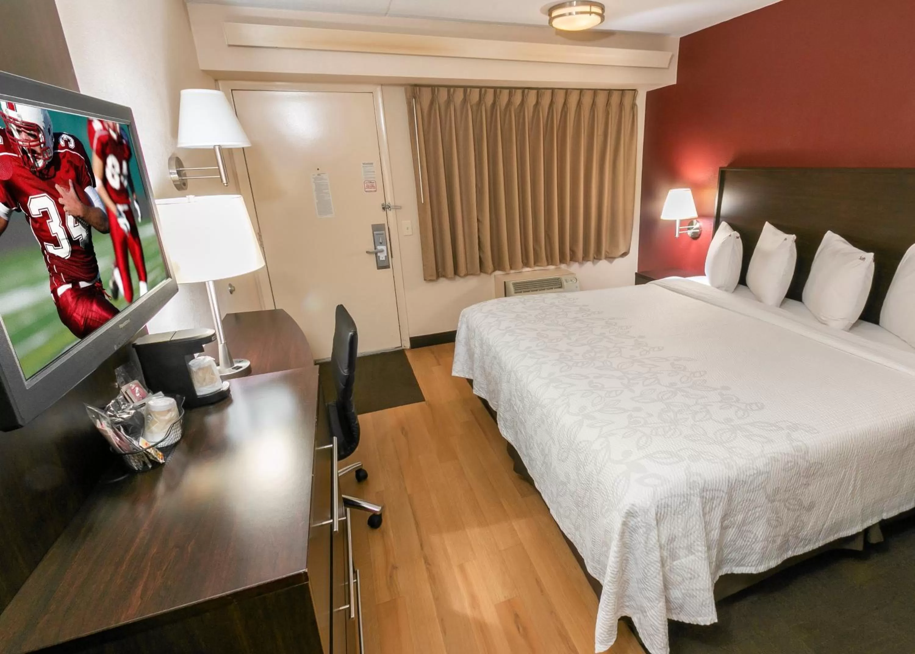 Superior King Room Disability Access Roll-In Shower Smoke Free in Red Roof Inn PLUS+ Secaucus - Meadowlands