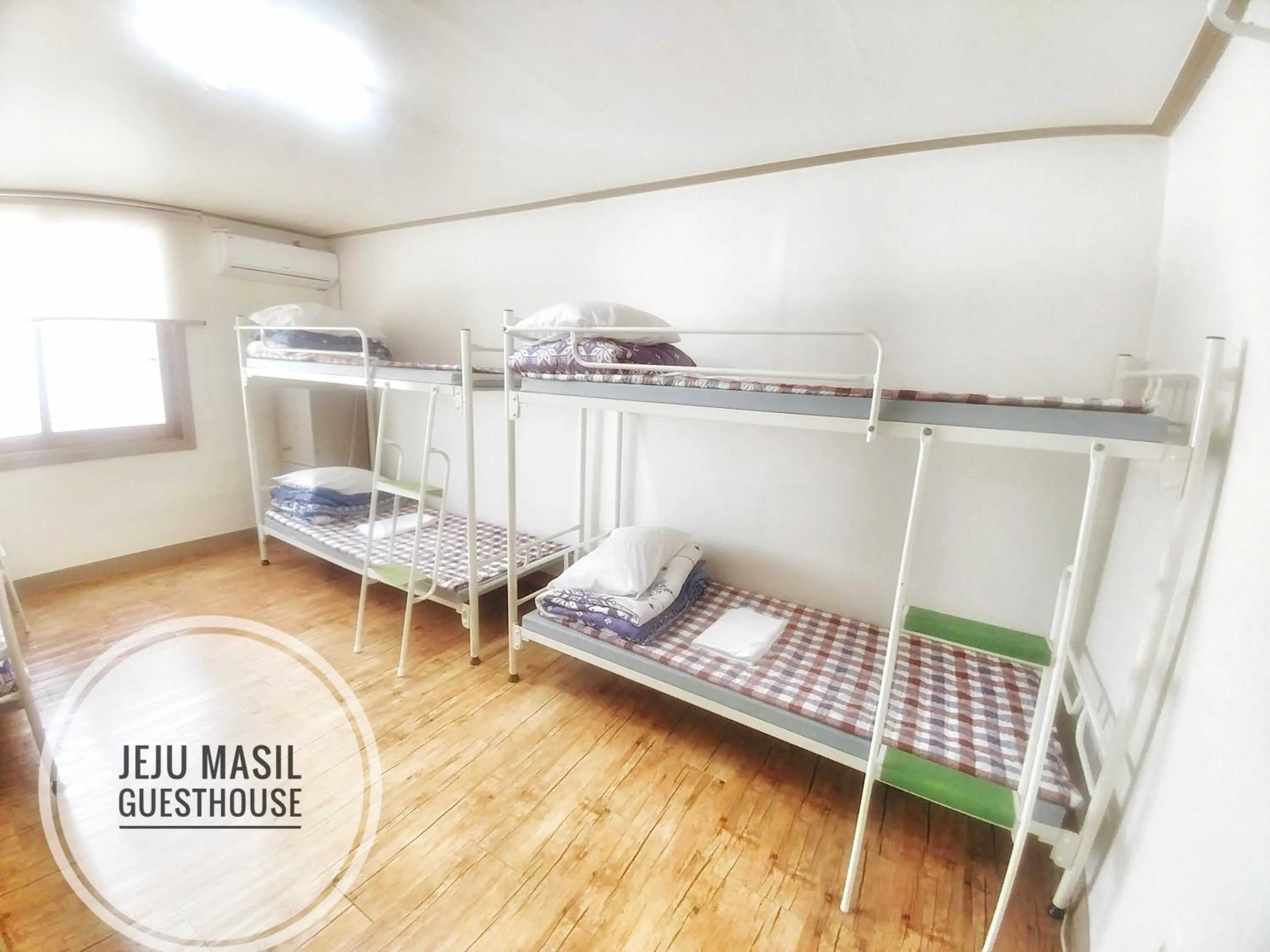 6-Bed Male Dormitory Room - single occupancy in Jeju Masil Guesthouse