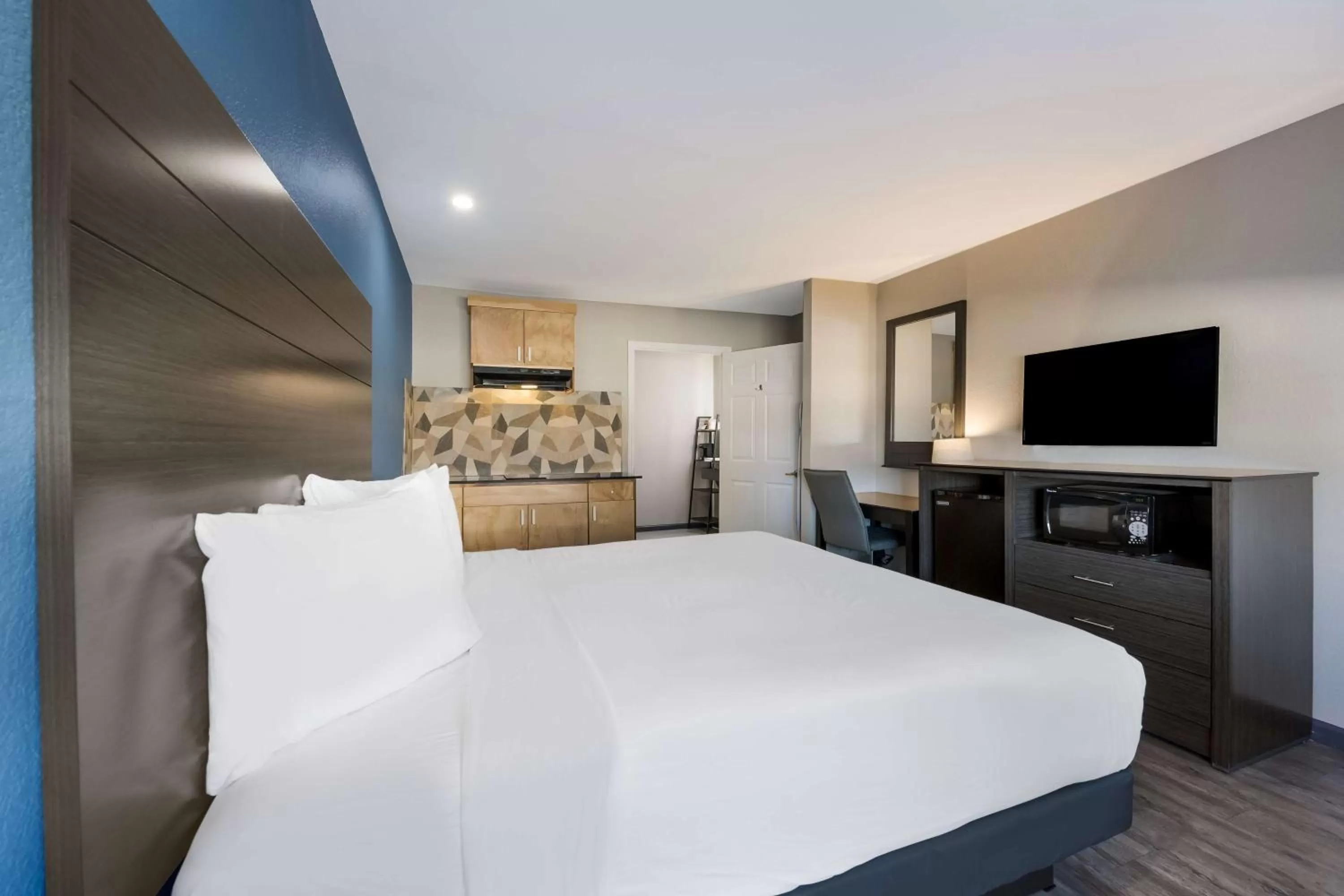 King Studio in SureStay Hotel by Best Western Spring North Houston
