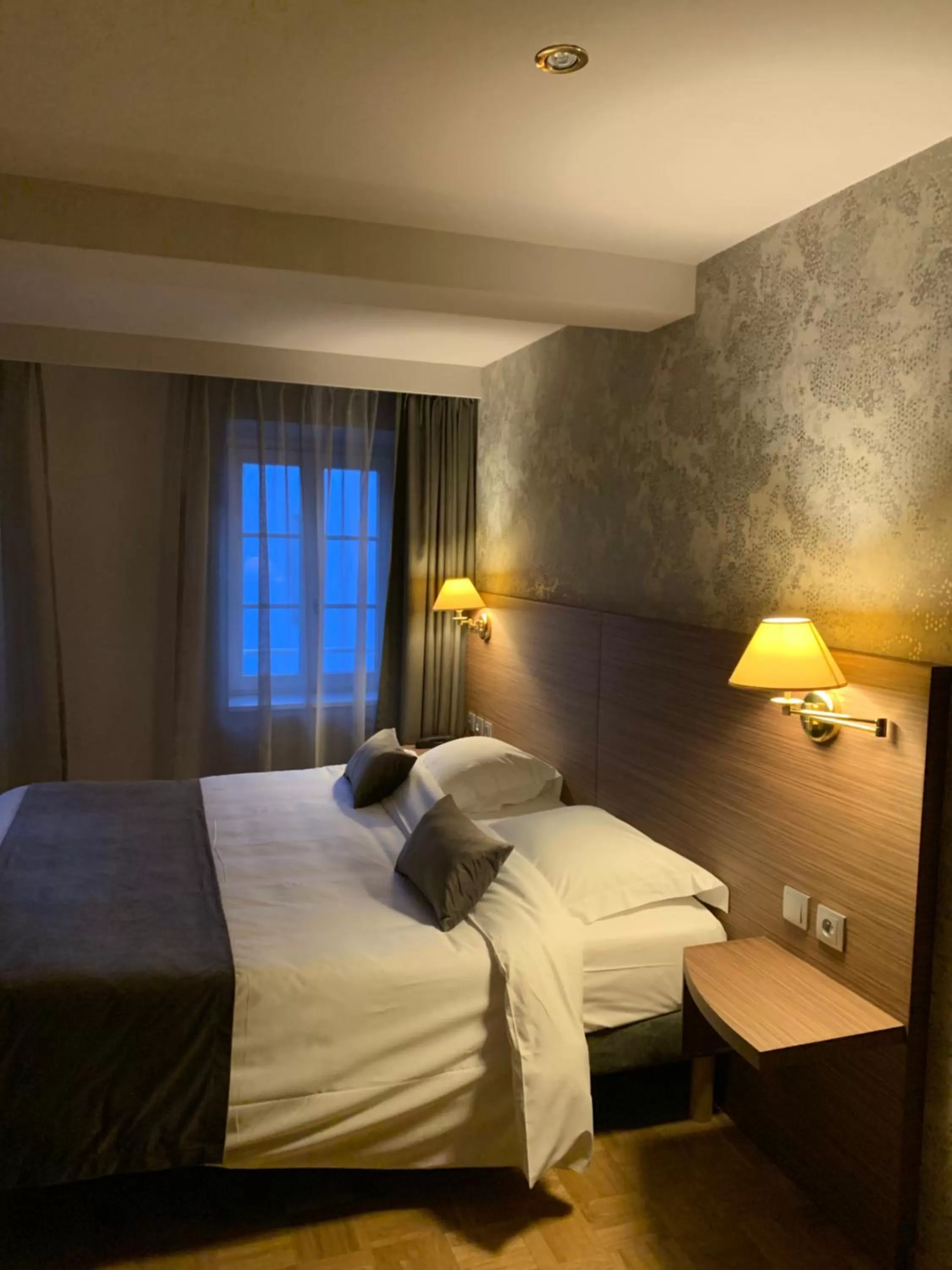 Standard Double or Twin Room in Logis Hôtel Restaurant Au Cerf d'Or