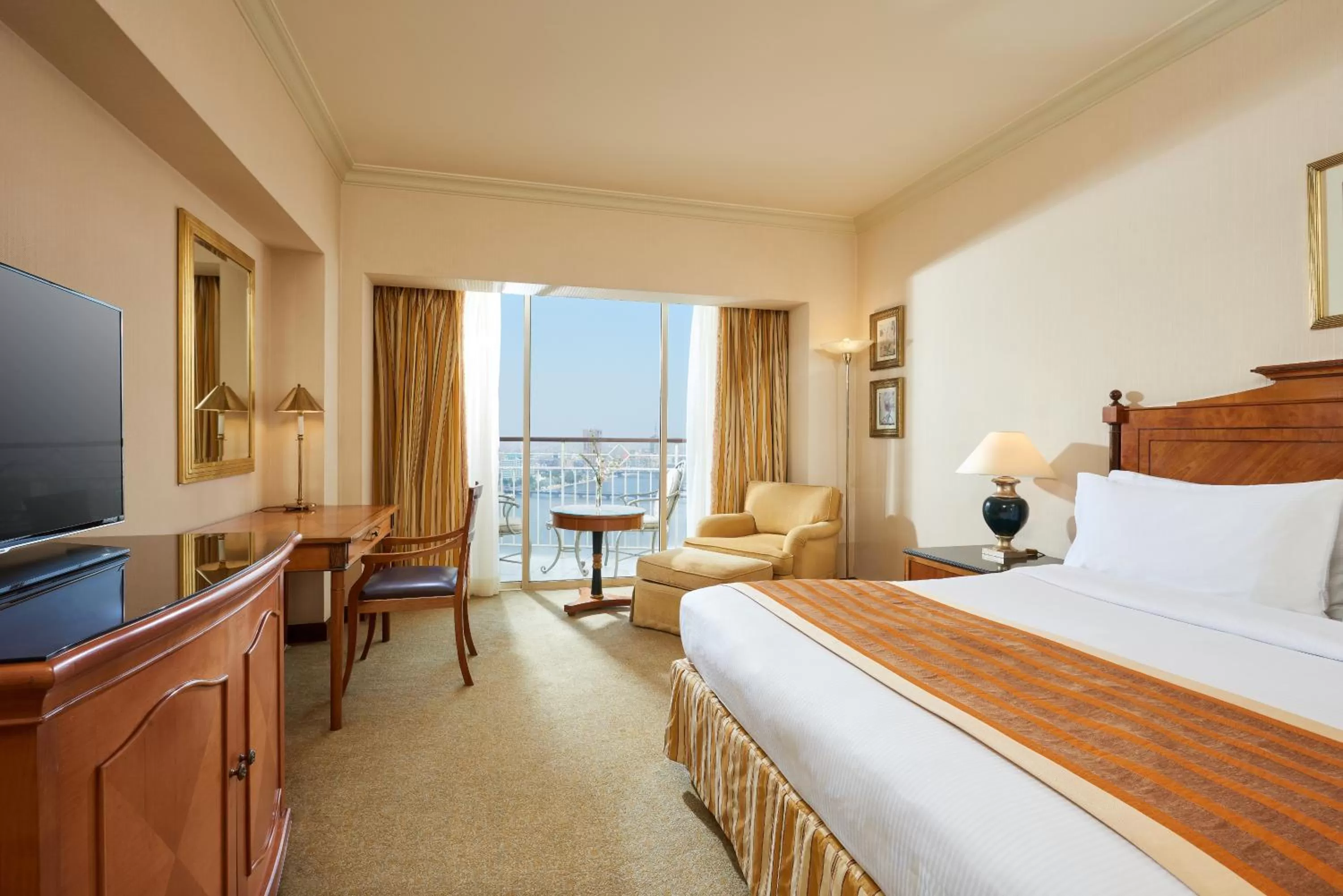 Bed in Hilton Cairo Grand Nile