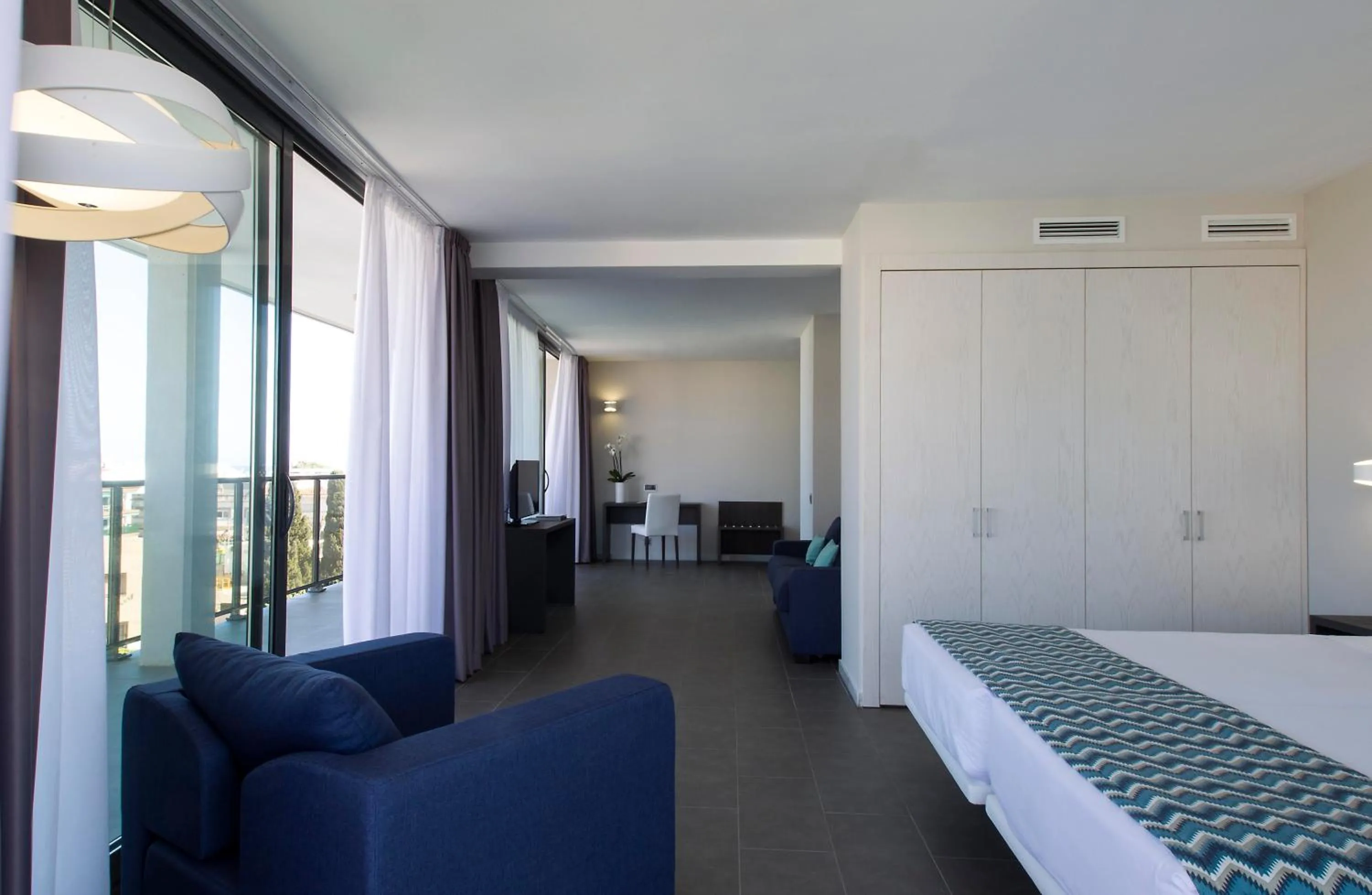 Premium (3 Adults + 2 children) in Altafulla Mar Hotel