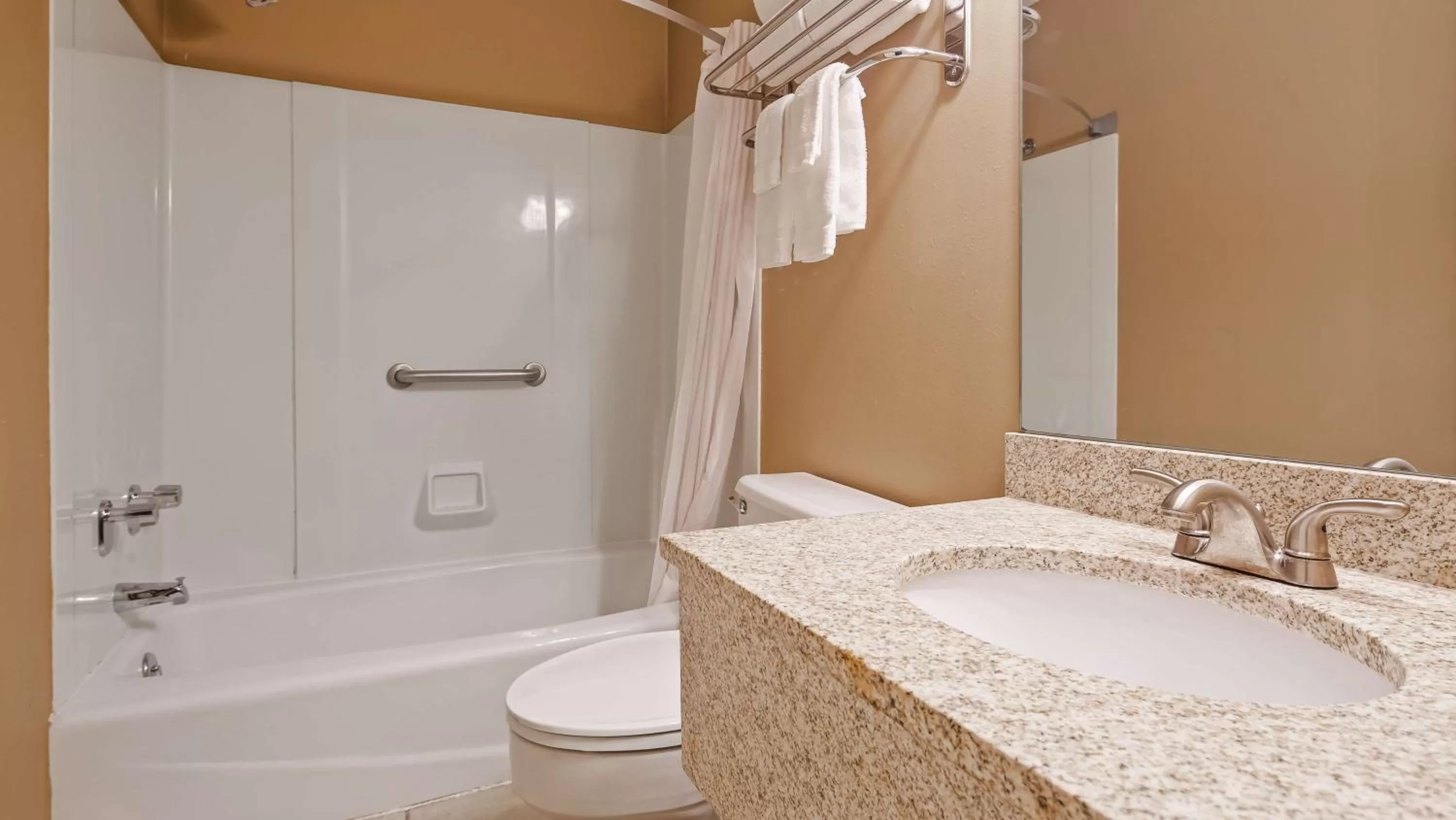 Queen Room in SureStay by Best Western Cameron