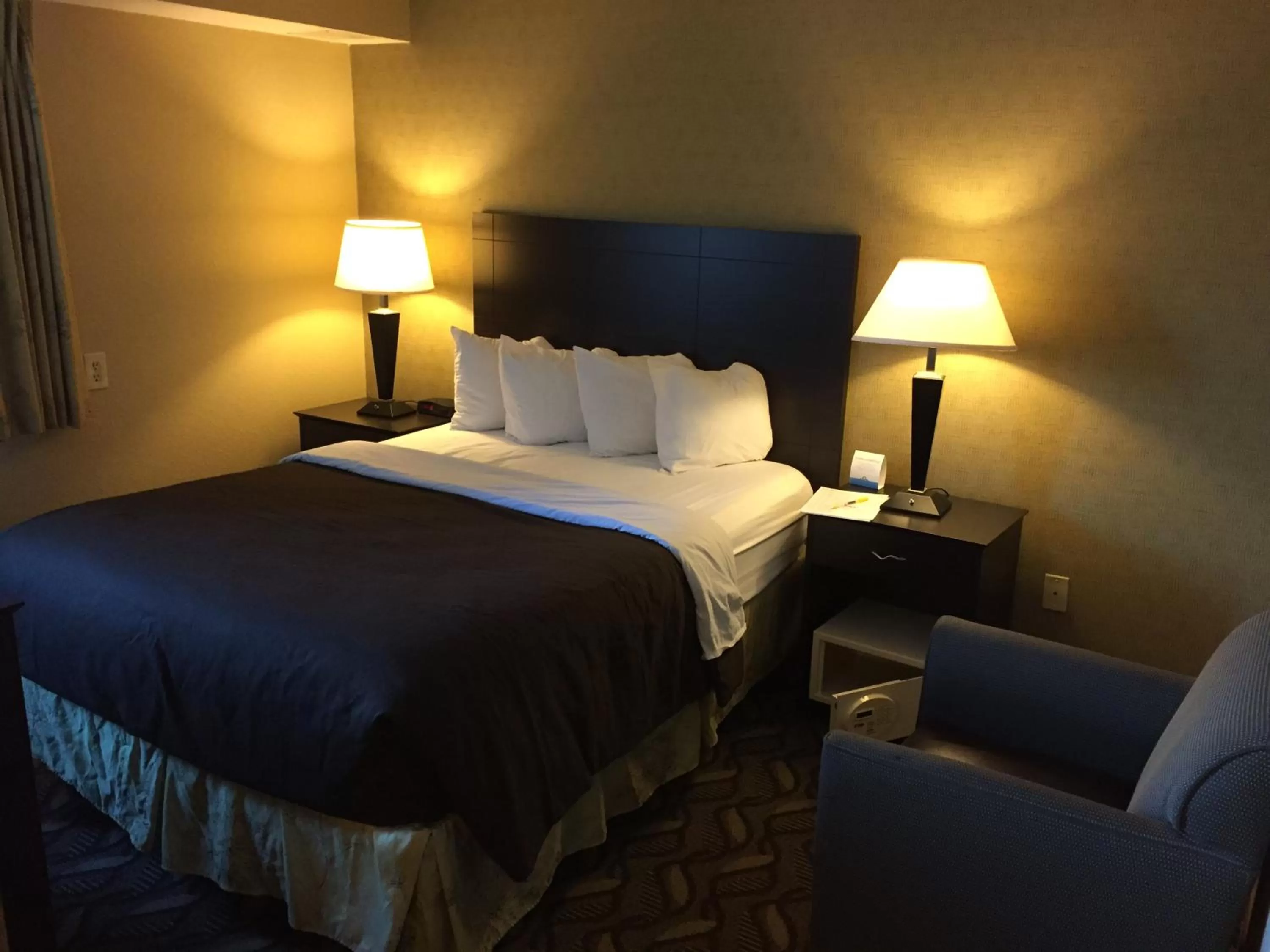 Economy Queen Room - Non-Smoking in Days Inn by Wyndham Bismarck