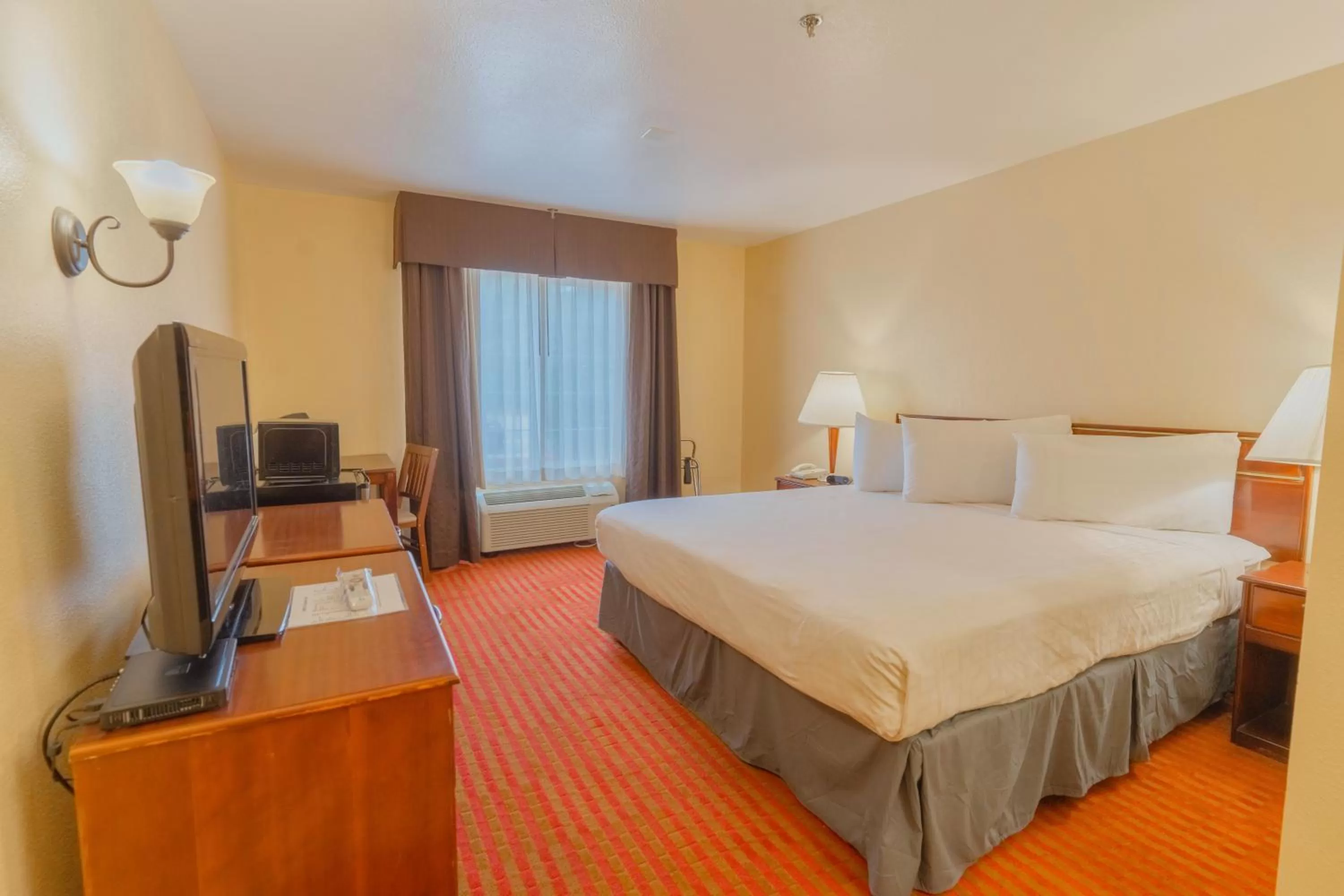 King Room in The Monarch Inn