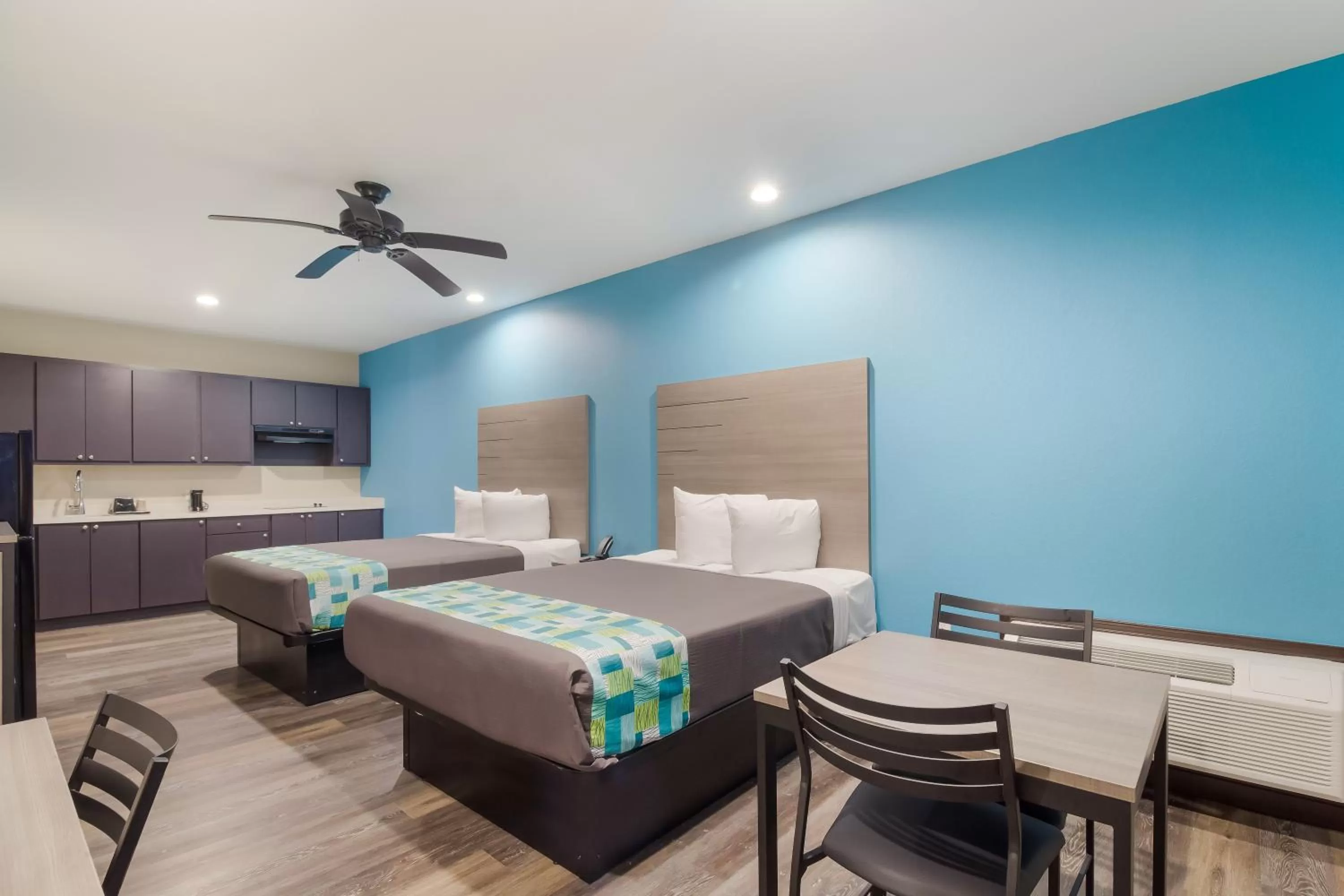 Deluxe Double Room in Scottish Inns & Suites Hitchcock-Santa Fe