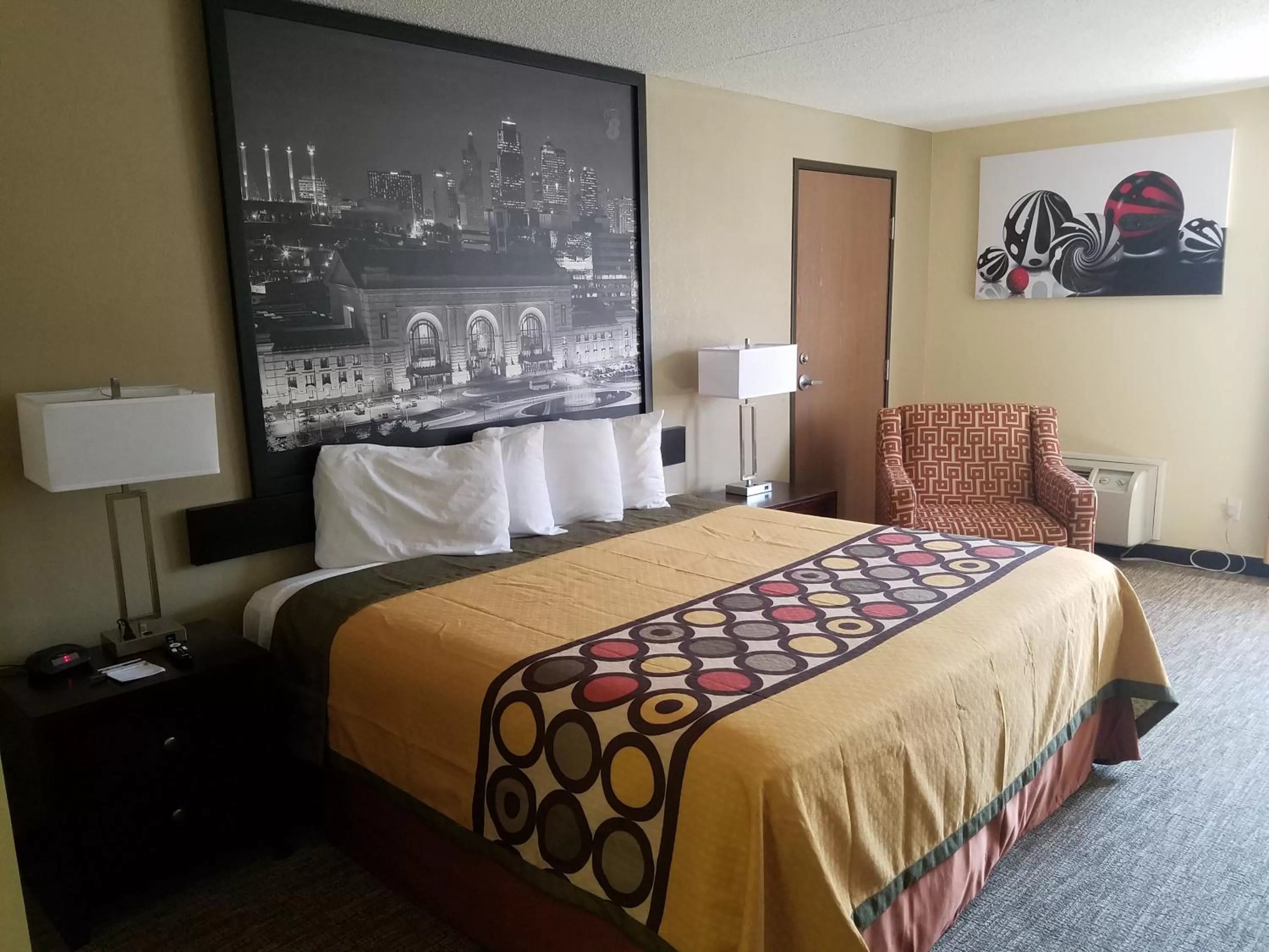 King Room - Non-Smoking in Super 8 by Wyndham Wichita North