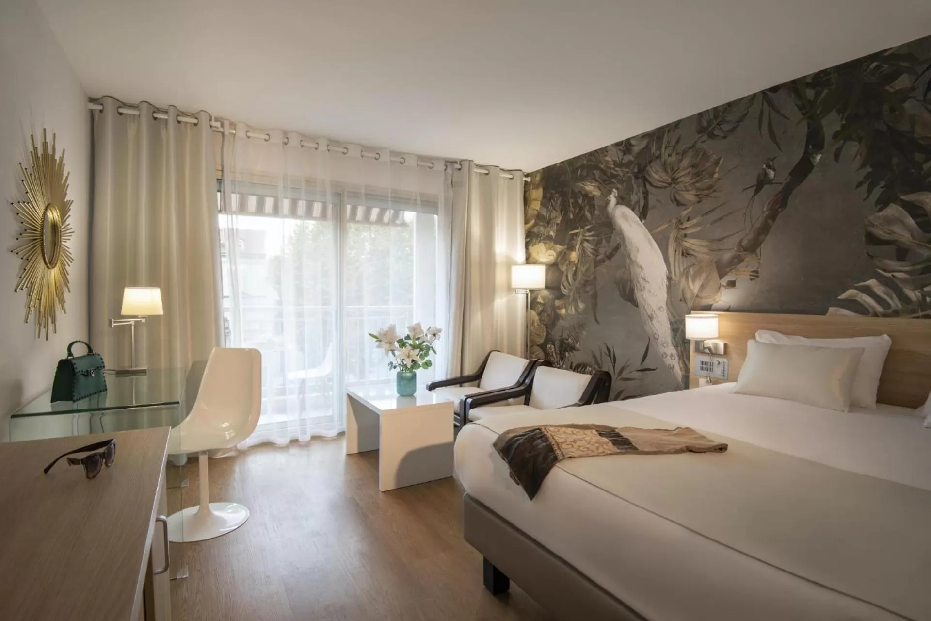 Deluxe Double Room with Shower in Hotel Chambord