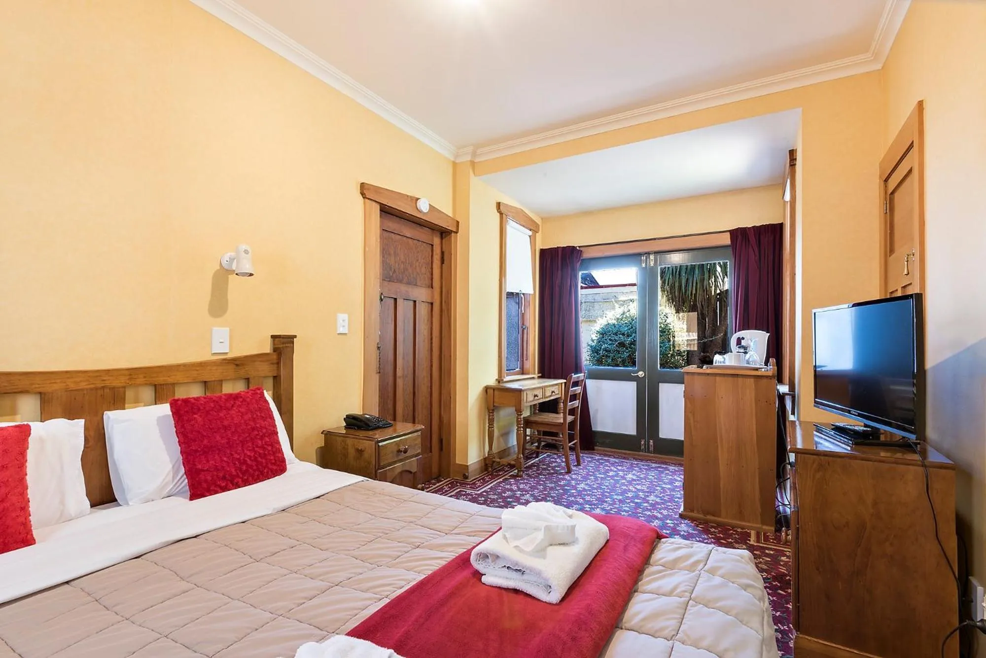 Lodge Standard Queen Room in Halswell Lodge