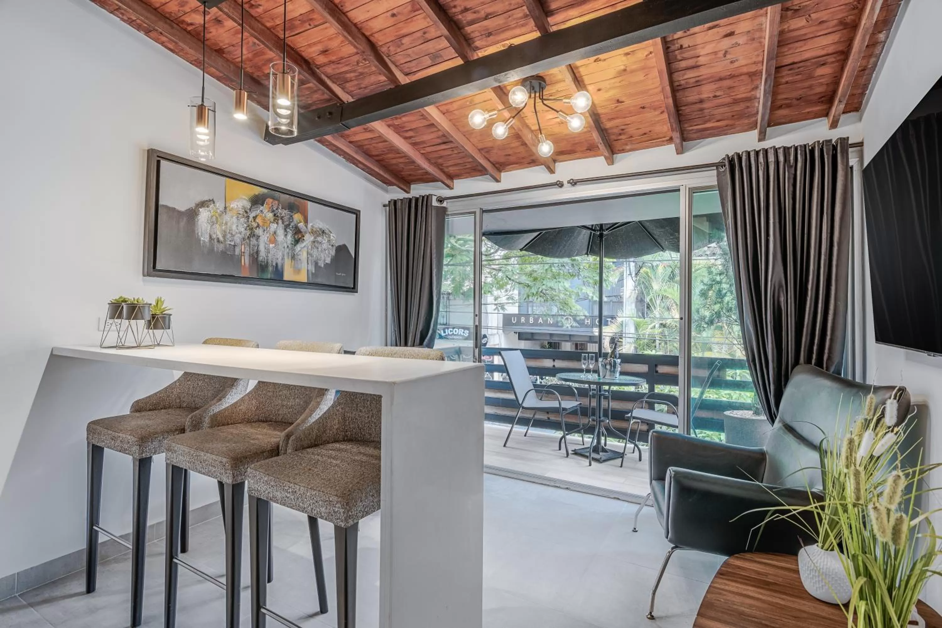 Apartment with Balcony in Viktory Boutique Hotel