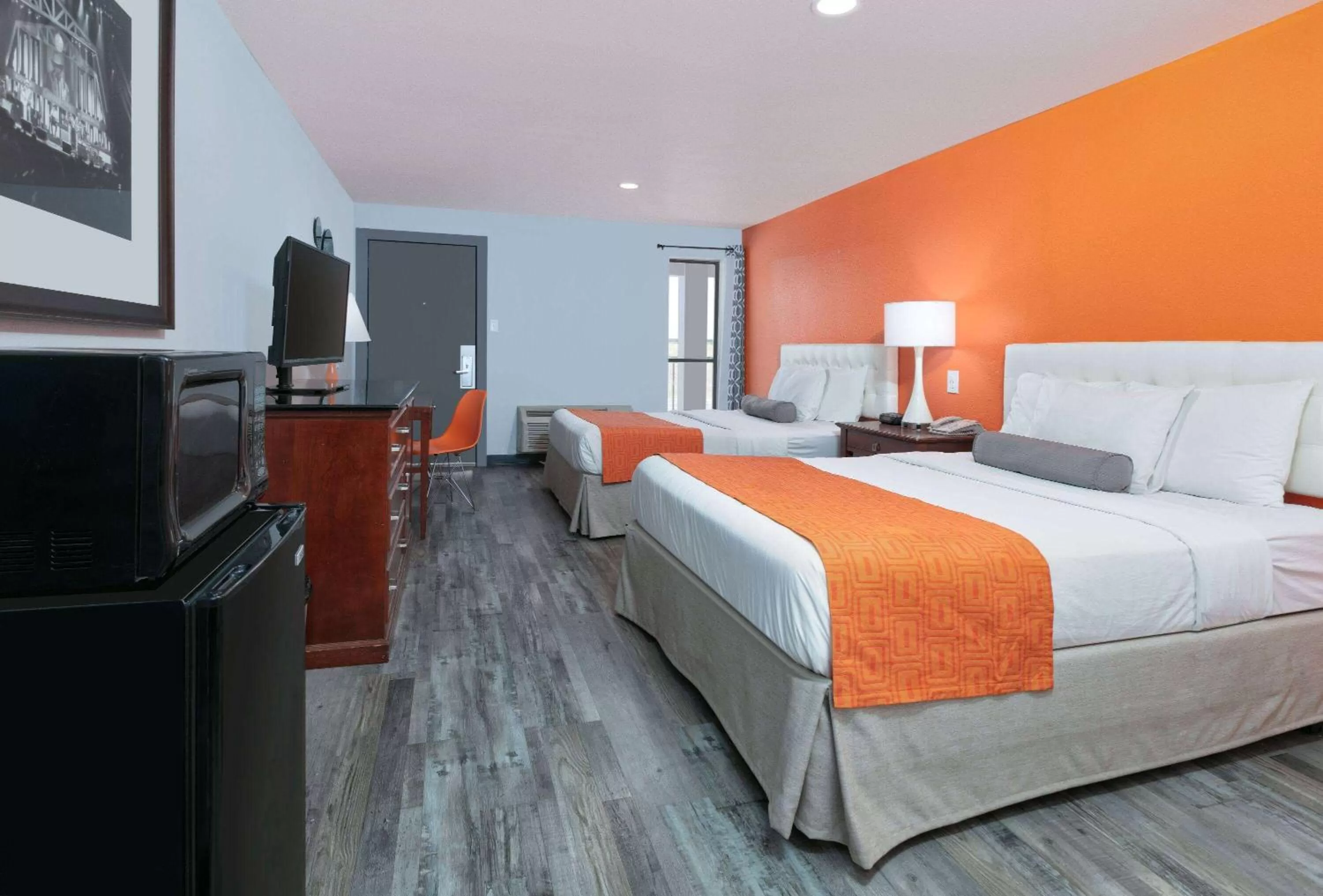 Queen Room with Two Queen Beds - Non-Smoking in Howard Johnson by Wyndham San Marcos