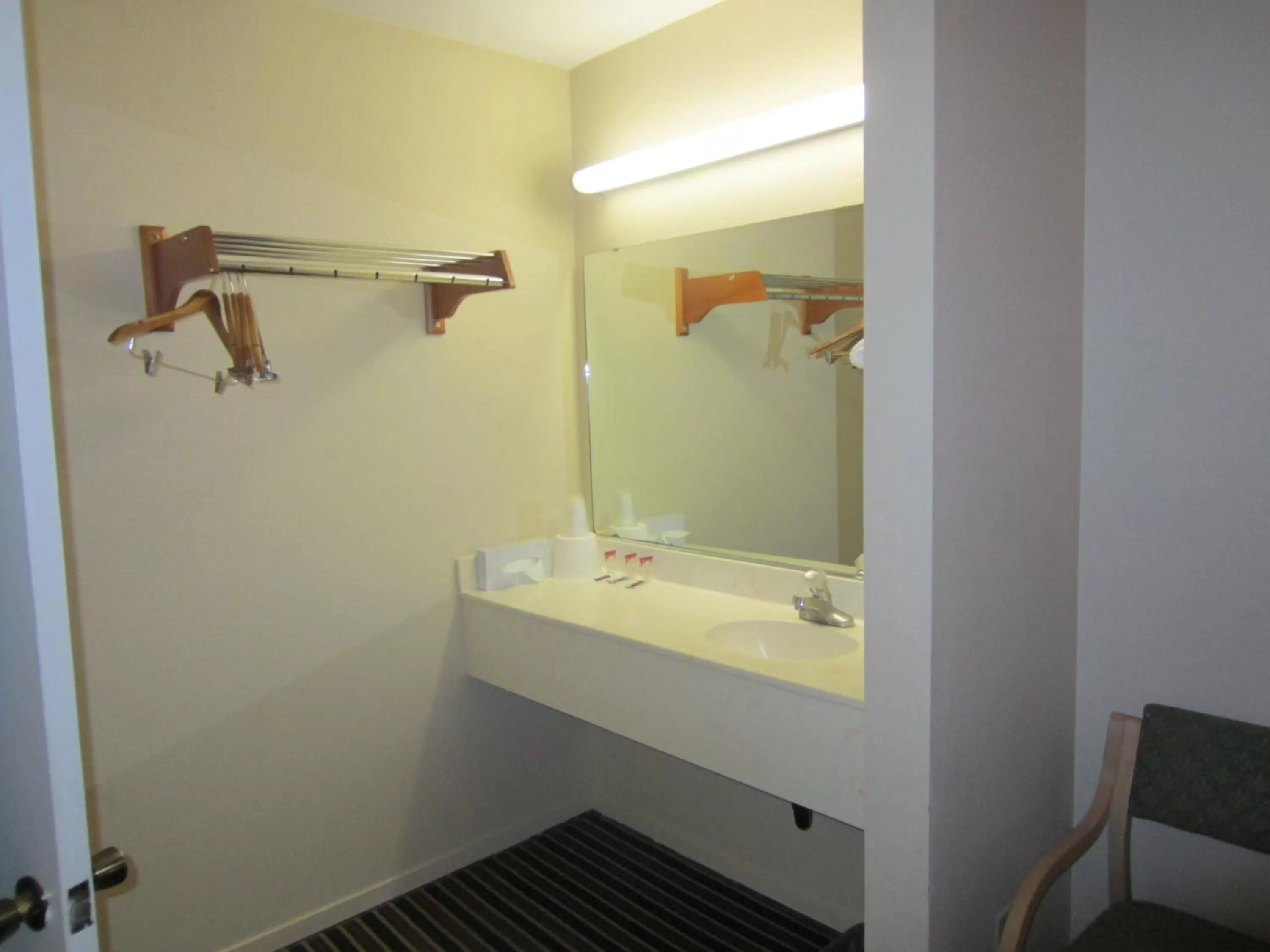 Room with a One Double Bed in Beachview Inn