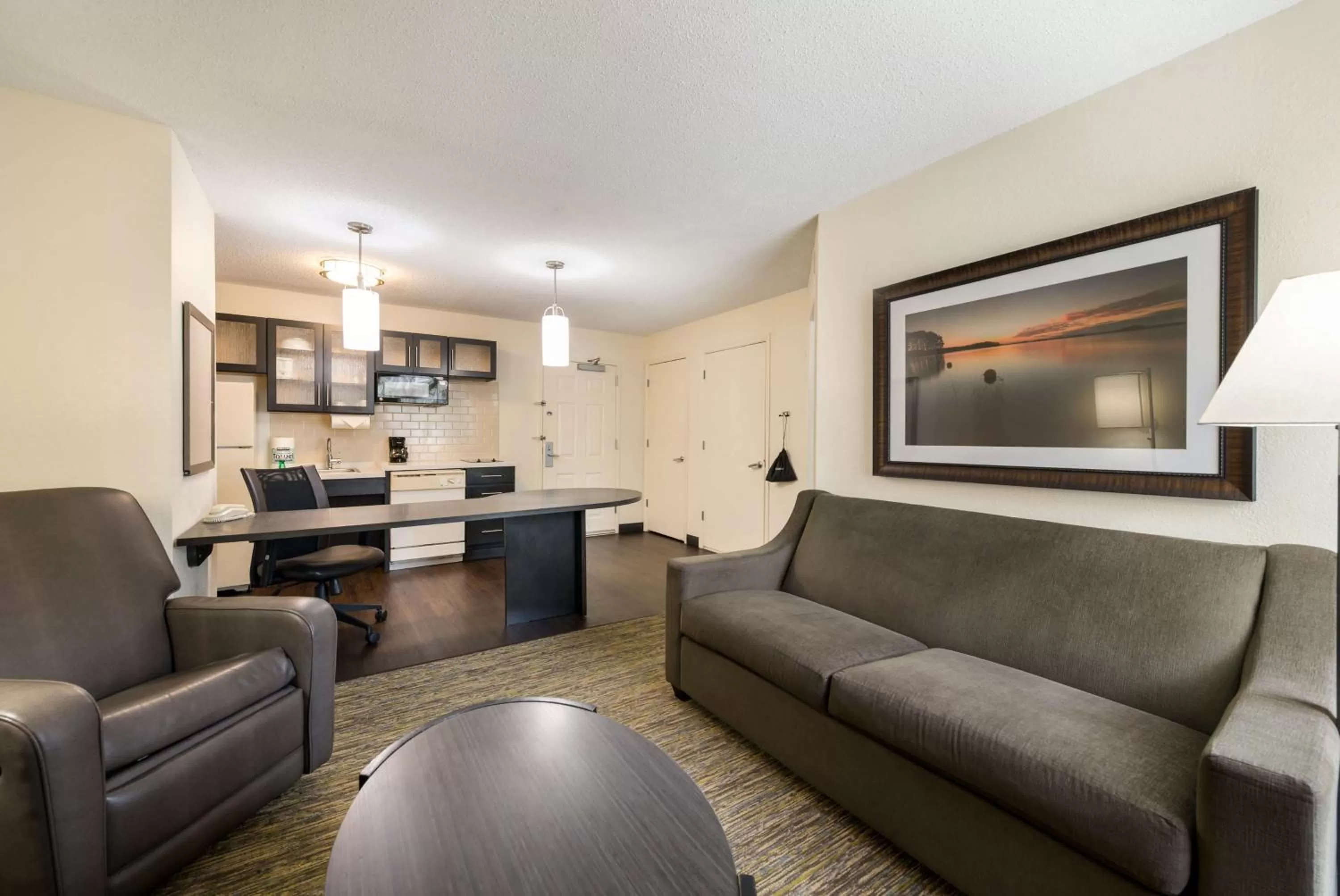 One-Bedroom Queen Suite with Roll-In Shower - Mobility Accessible in Sonesta Simply Suites Hampton