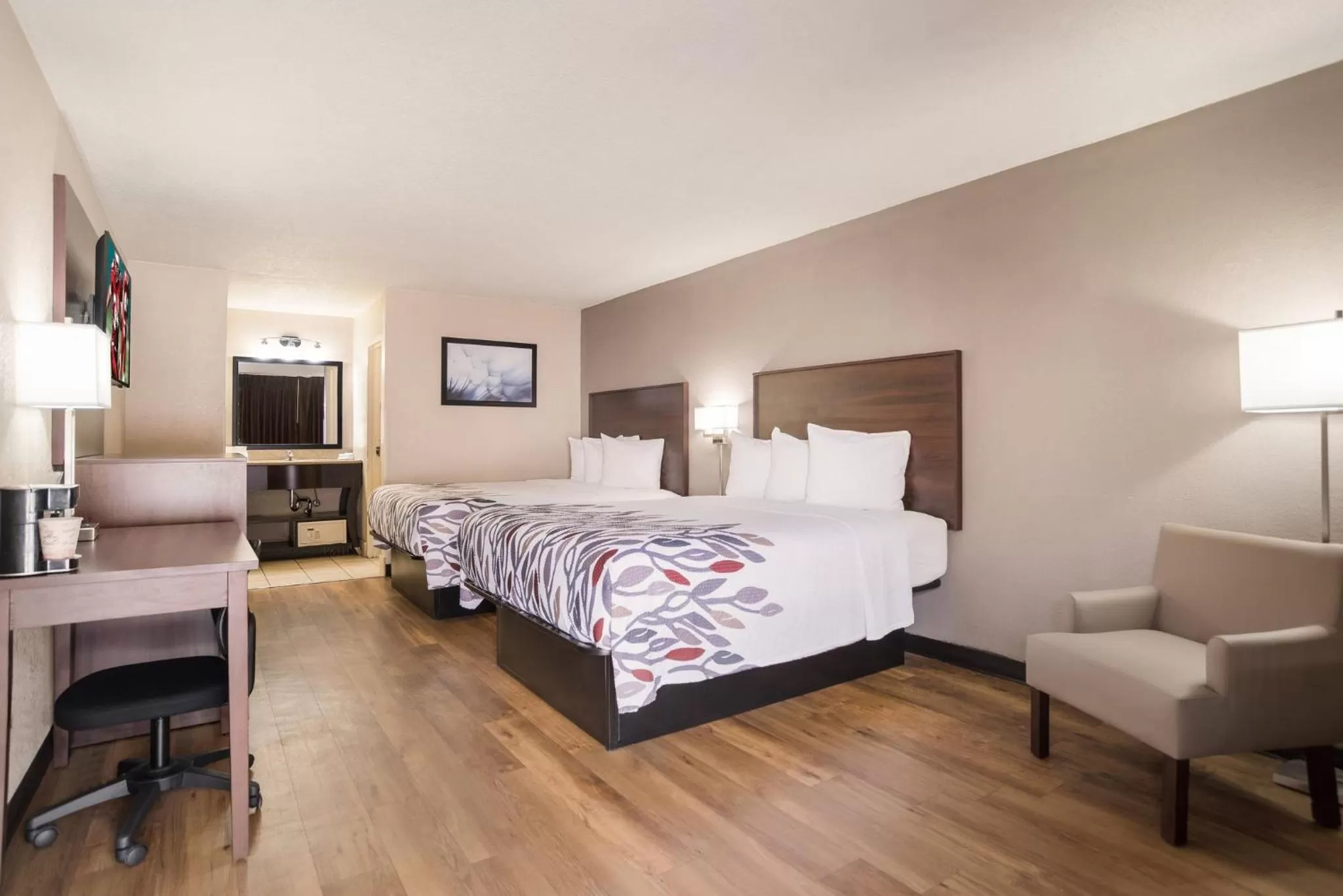 Deluxe Room with Two Queen Beds Non-Smoking in Red Roof Inn Baltimore South Glen Burnie