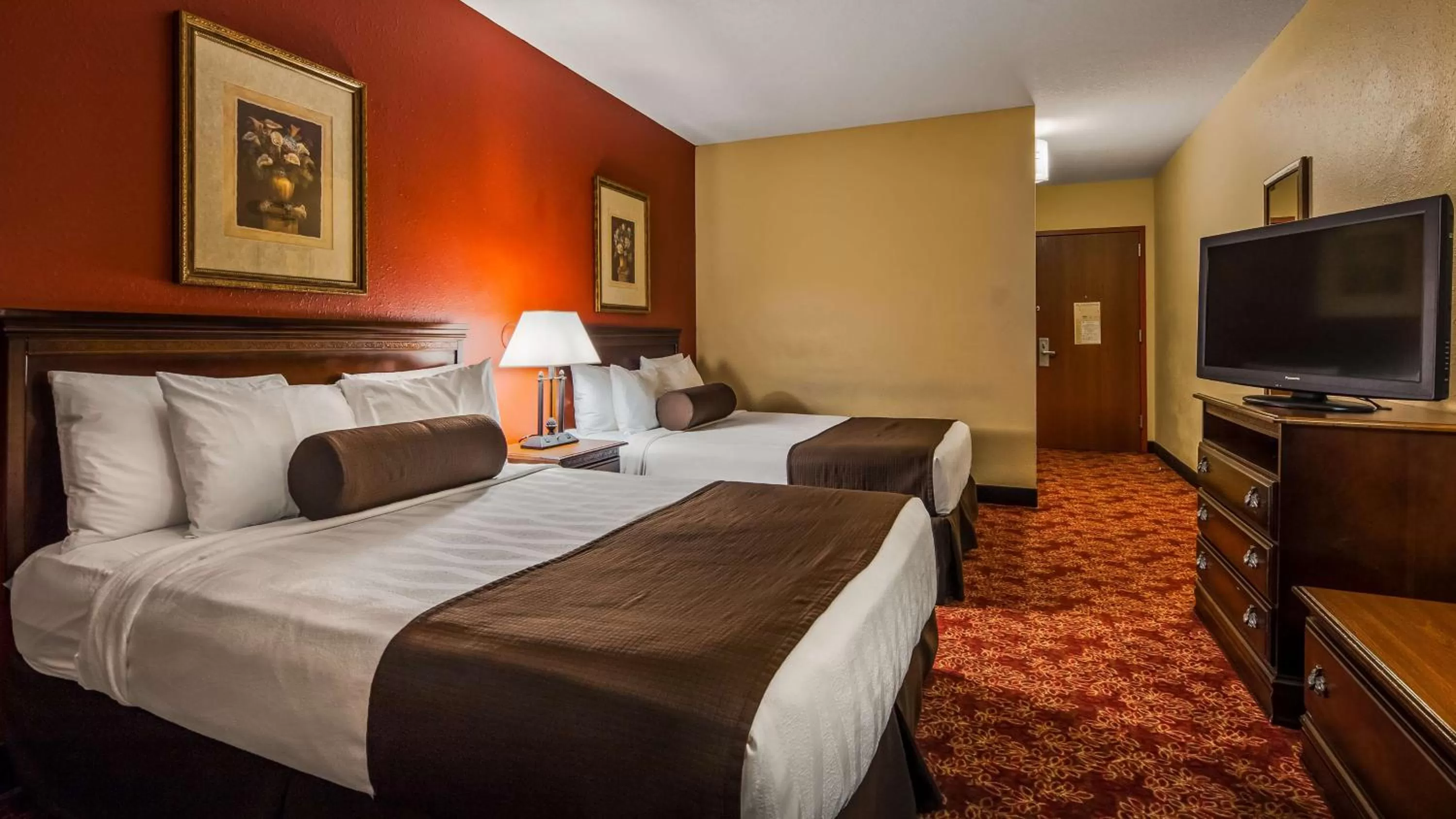 Queen Room with Two Queen Beds and Roll-In Shower - Mobility Access/Non-Smoking in Best Western Fort Lauderdale Airport Cruise Port