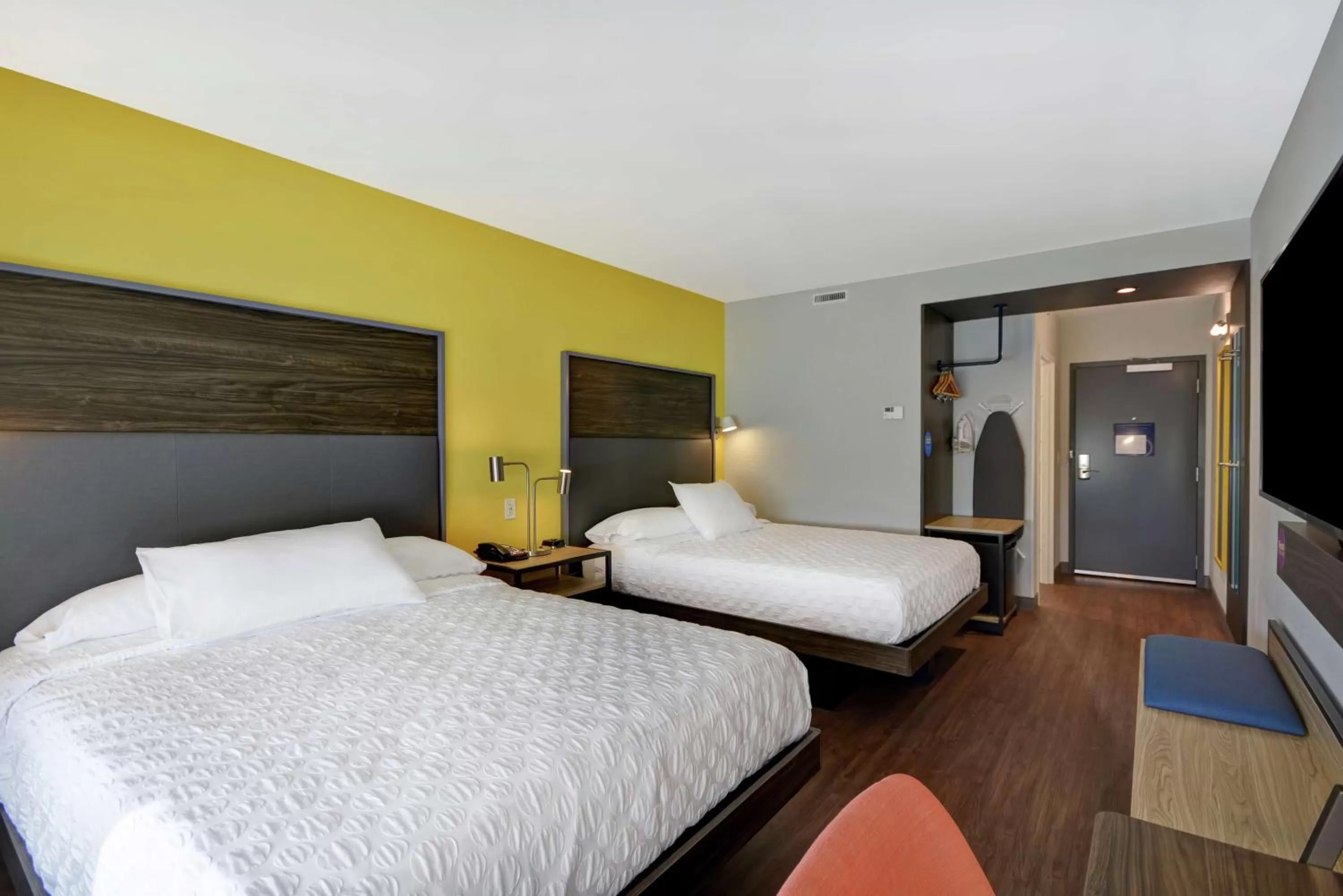 Queen Room with Two Queen Beds and Accessible Tub - Mobility Access in Tru By Hilton Mason King's Island