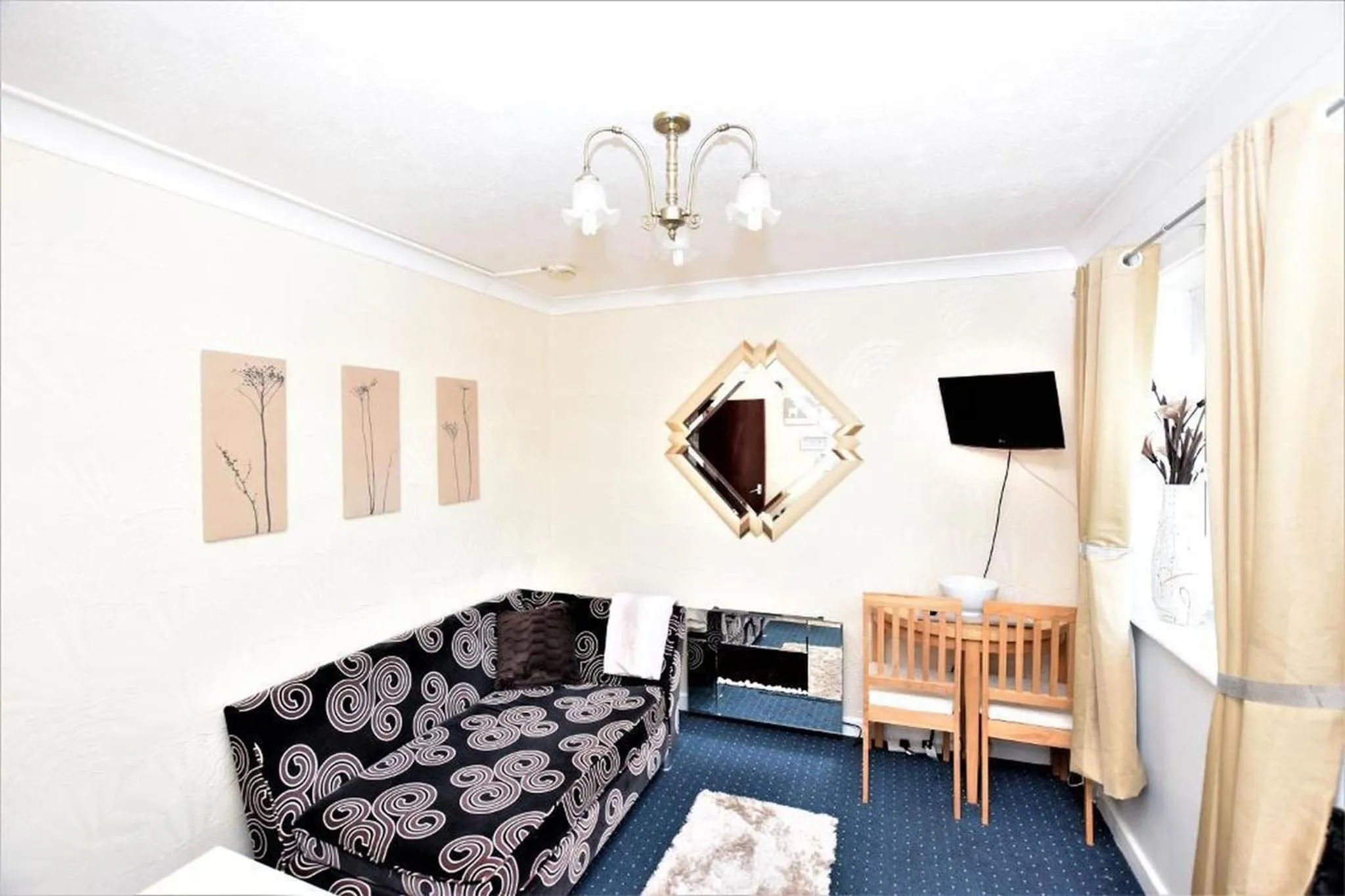 Comfort One-Bedroom Apartment top floor in Bridle Lodge Apartments