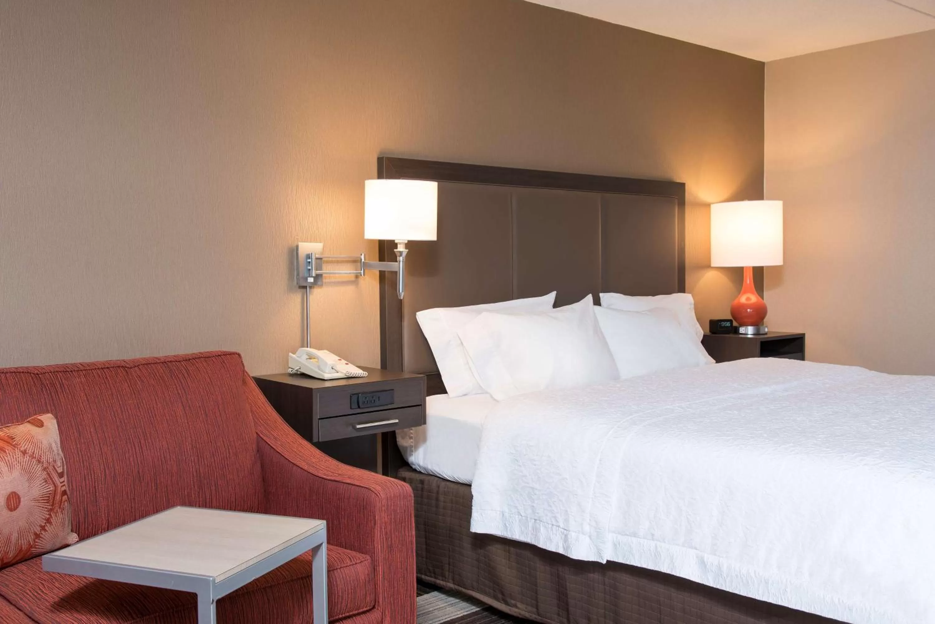 King Room with Sofa Bed in Hampton Inn Seymour