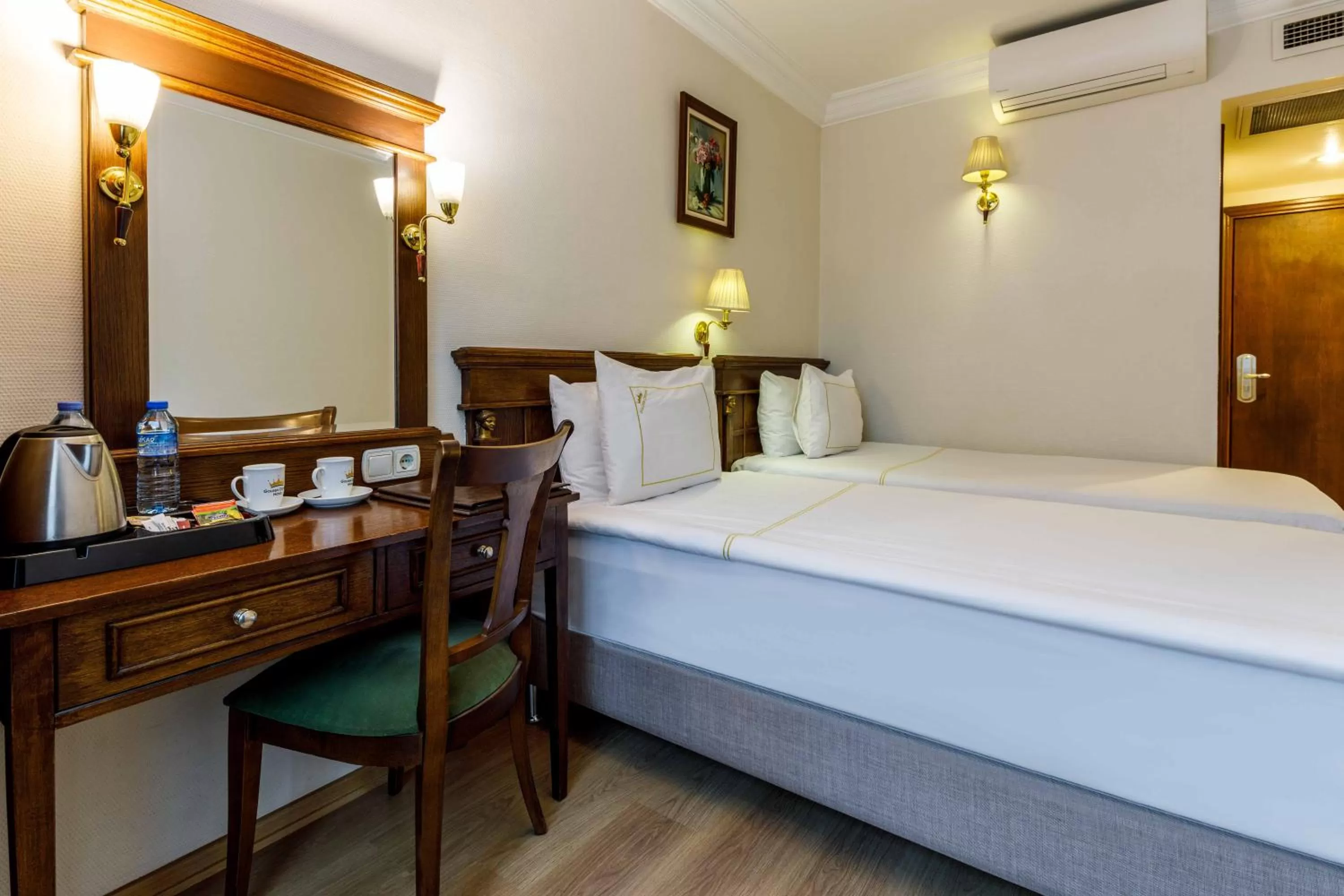 Standard Single Room in Golden Crown Hotel