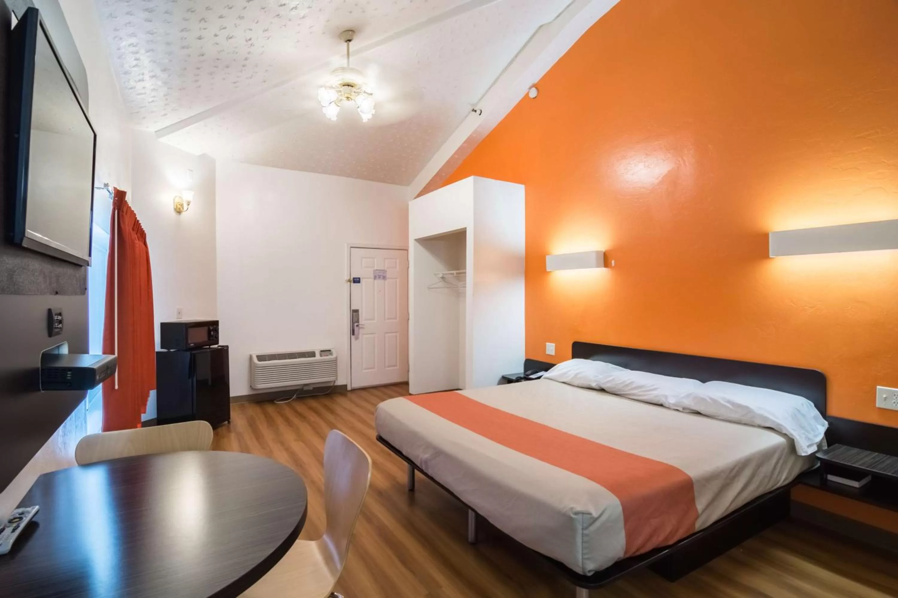 King Room - Non-Smoking in Motel 6-Globe, AZ