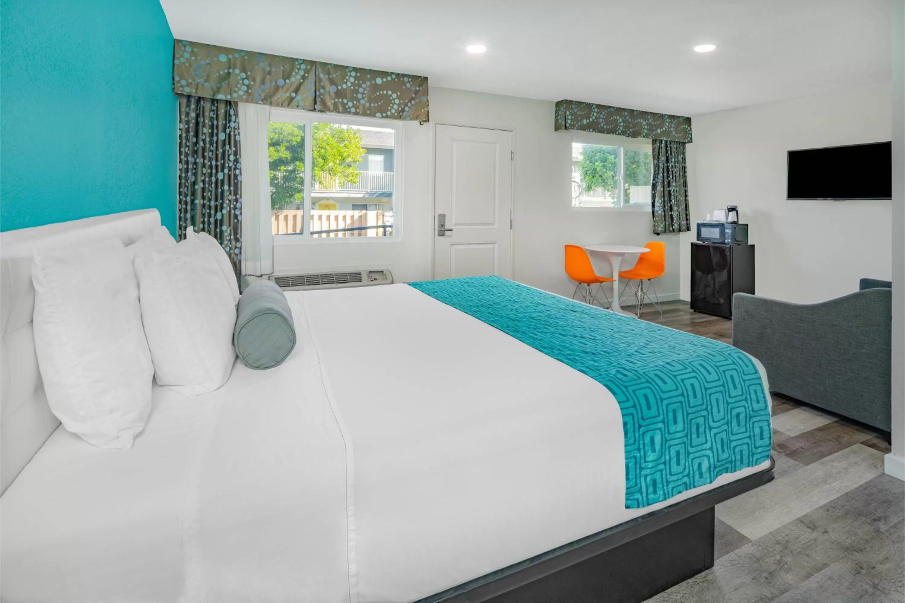 King Studio Suite with Sofa Bed and Kitchen - Non-Smoking in Howard Johnson Suites by Wyndham San Diego Chula Vista BayFront