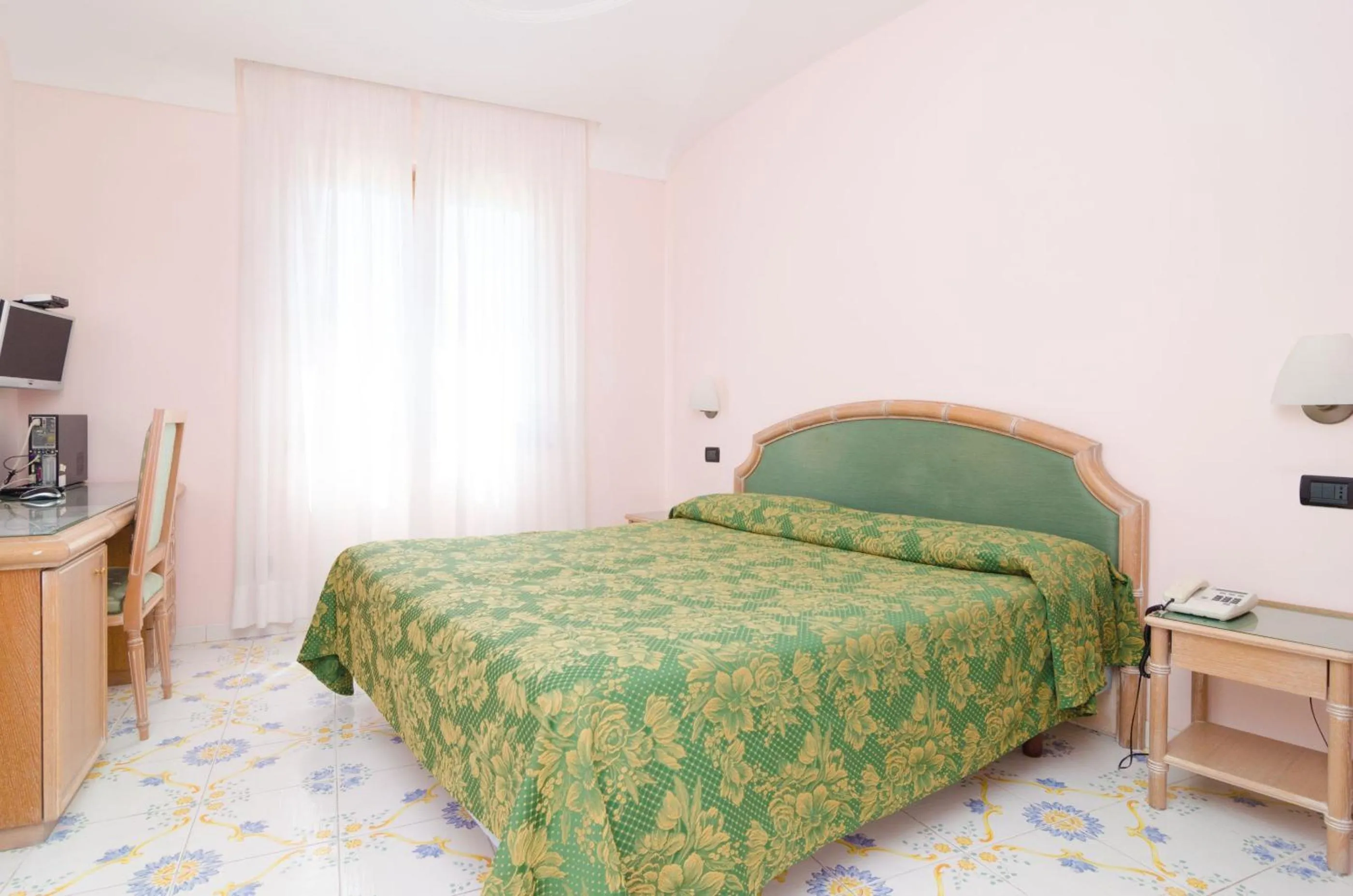 Superior Double Room with Balcony and Sea View in Hotel Terme Saint Raphael
