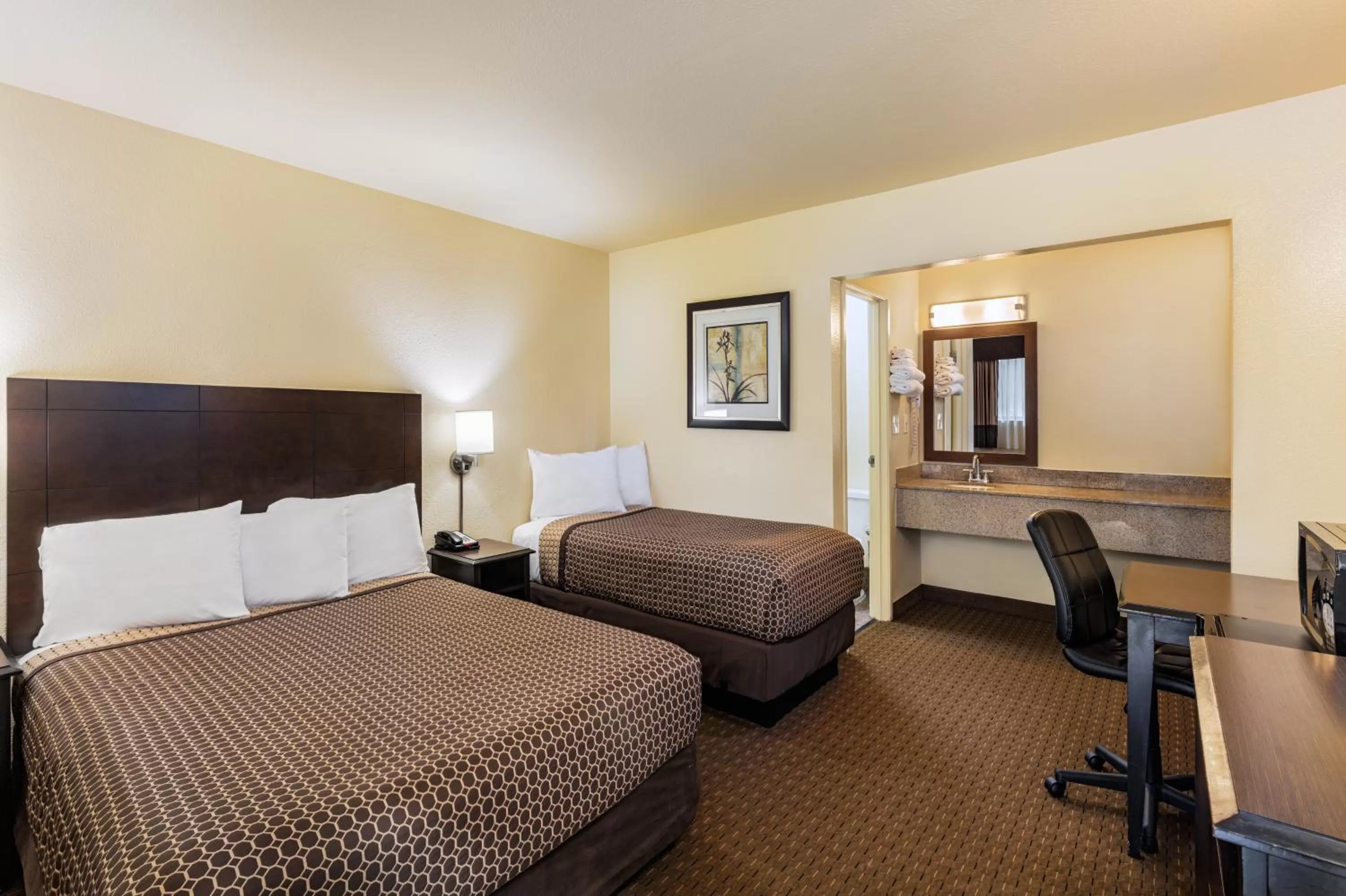 Superior Queen and Twin Room in Key Inn and Suites