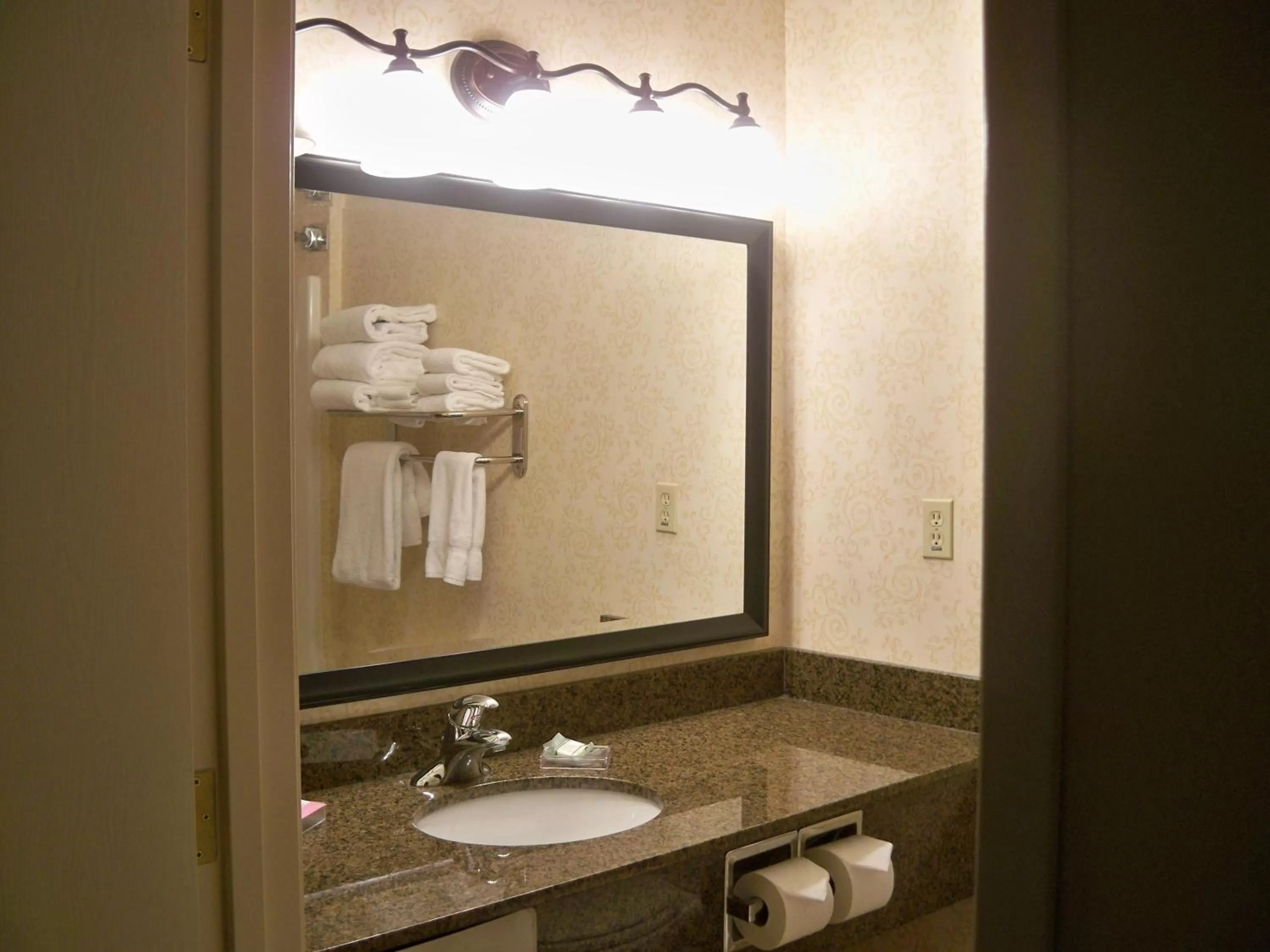 King Room with Two King Beds - Non-Smoking in Country Inn & Suites by Radisson, Billings, MT
