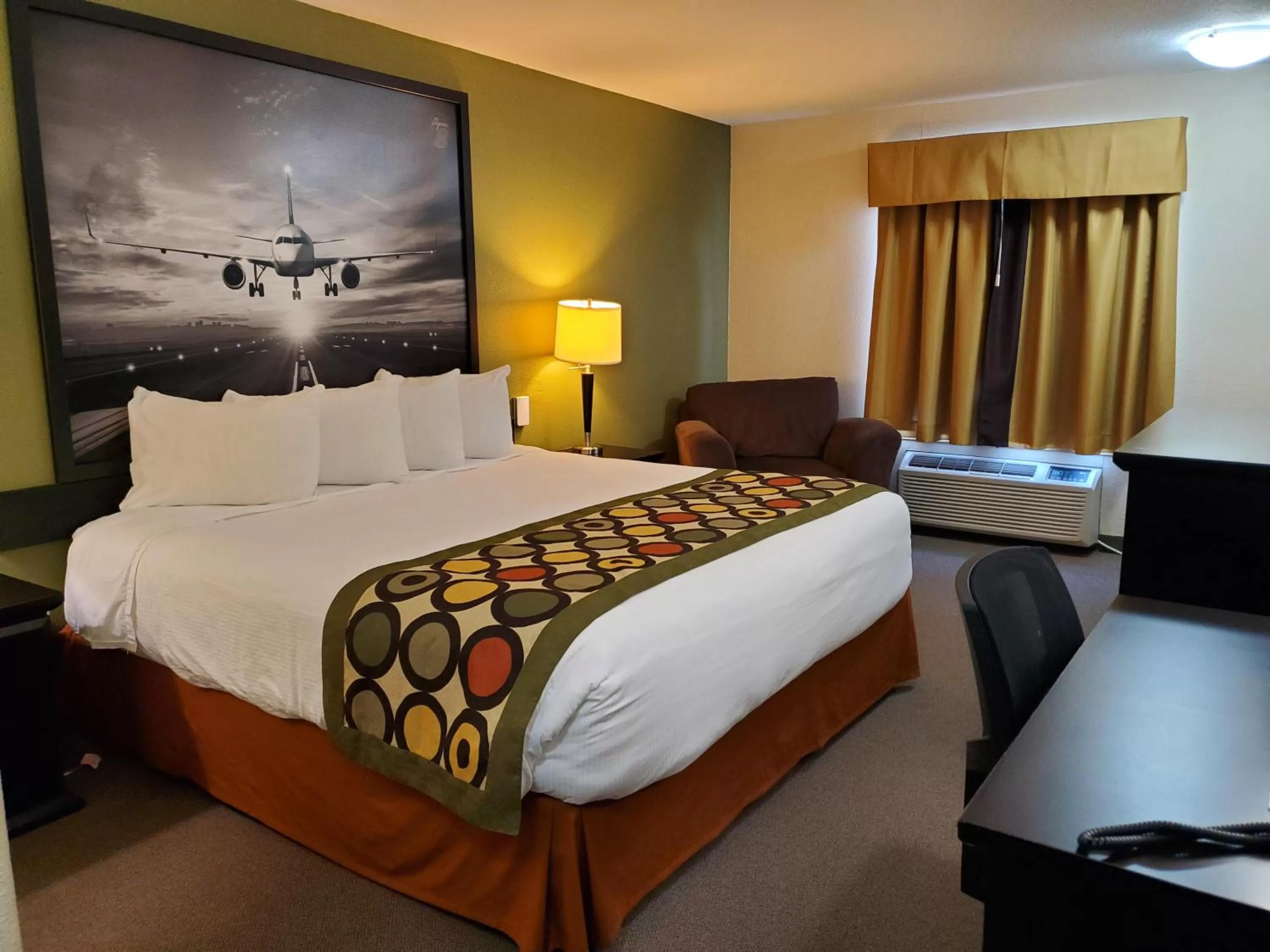 King Room - Non-Smoking in Super 8 by Wyndham Edmonton International Airport